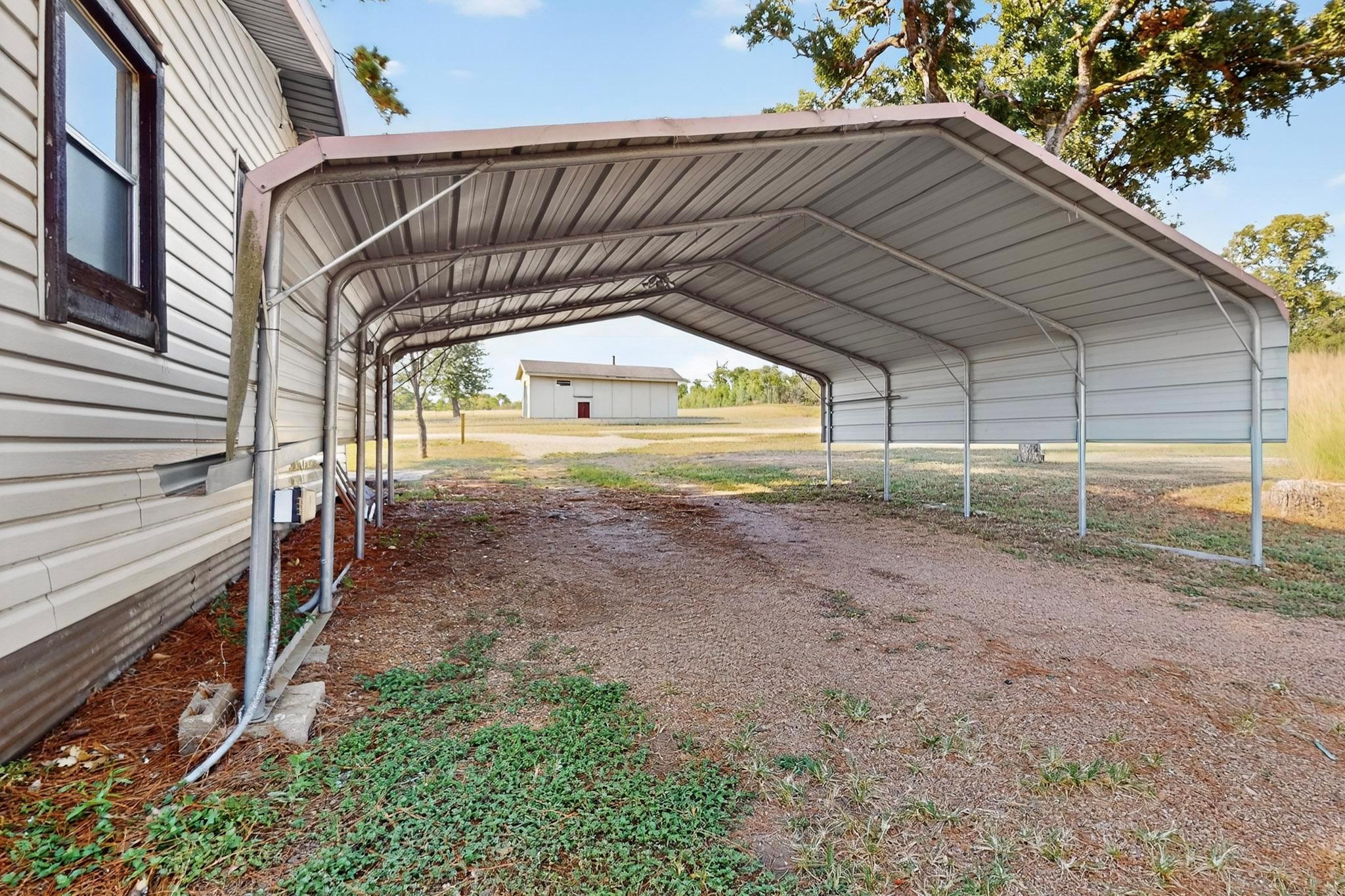 132 Cherokee Cir, Smithville, TX 78957