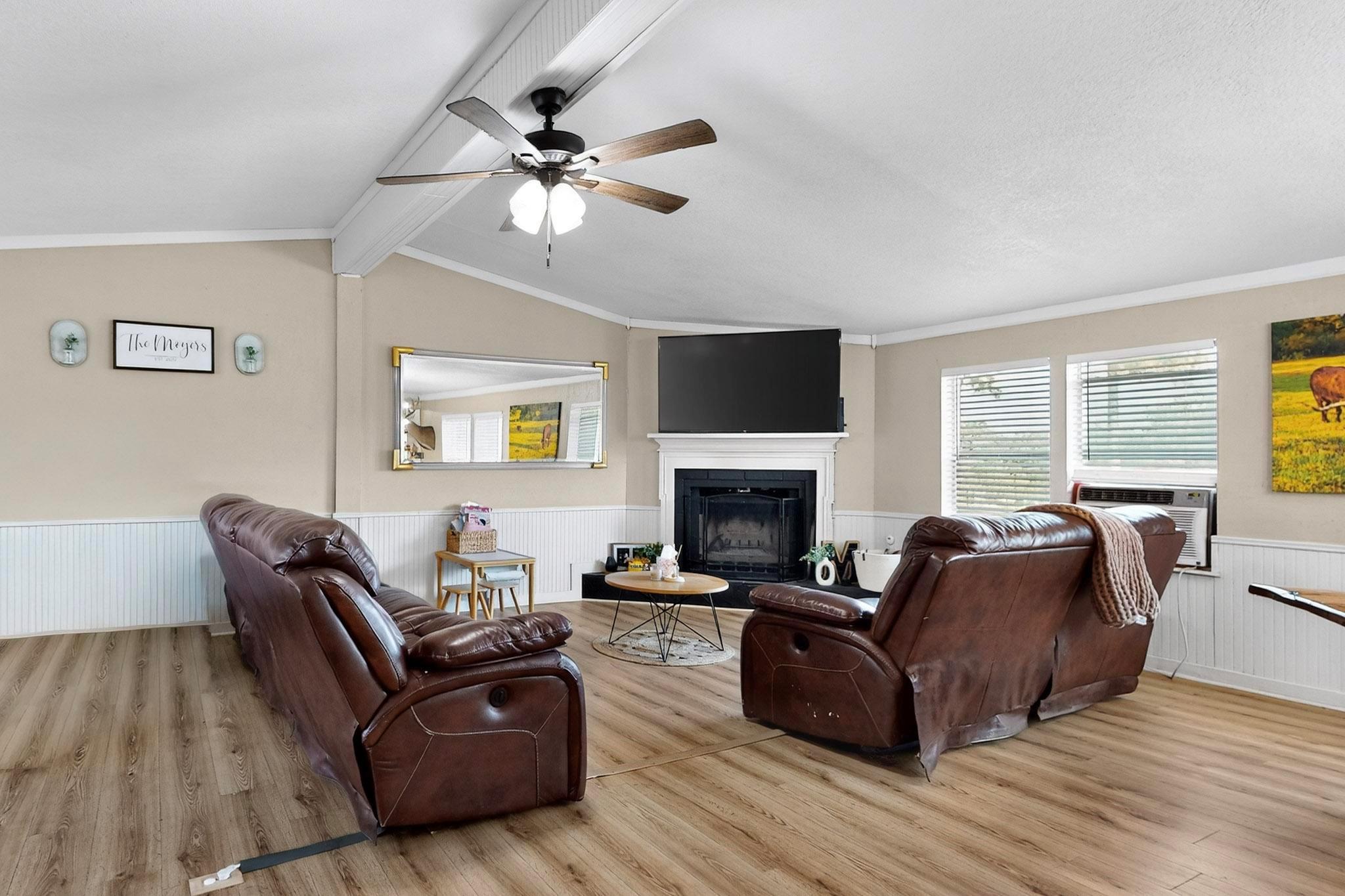 132 Cherokee Cir, Smithville, TX 78957