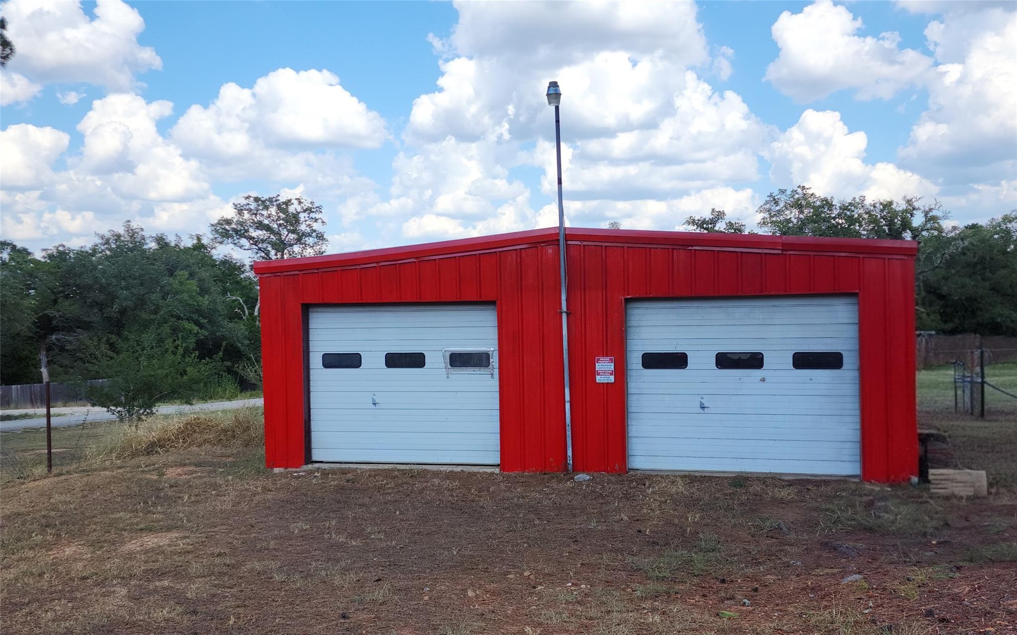 132 Cherokee Cir, Smithville, TX 78957