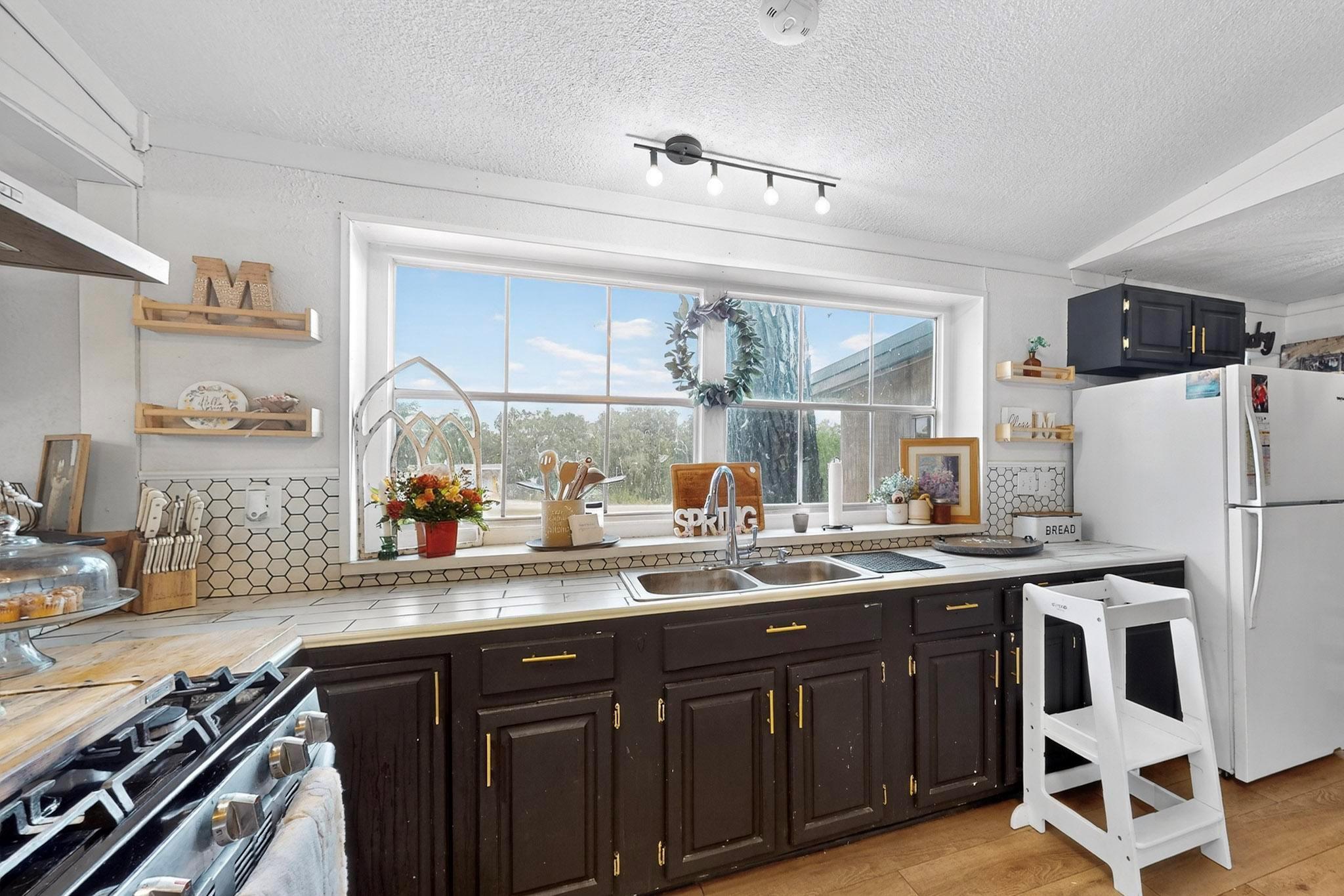 132 Cherokee Cir, Smithville, TX 78957