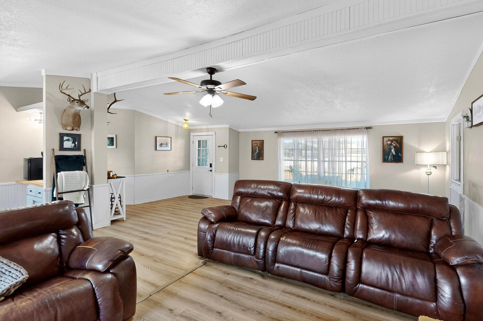 132 Cherokee Cir, Smithville, TX 78957