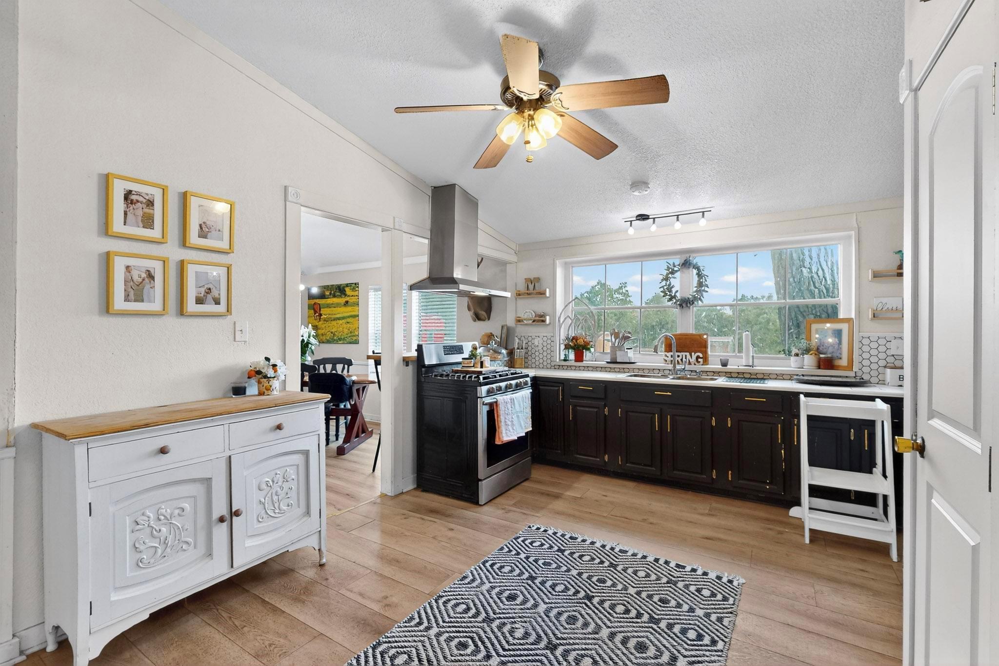 132 Cherokee Cir, Smithville, TX 78957