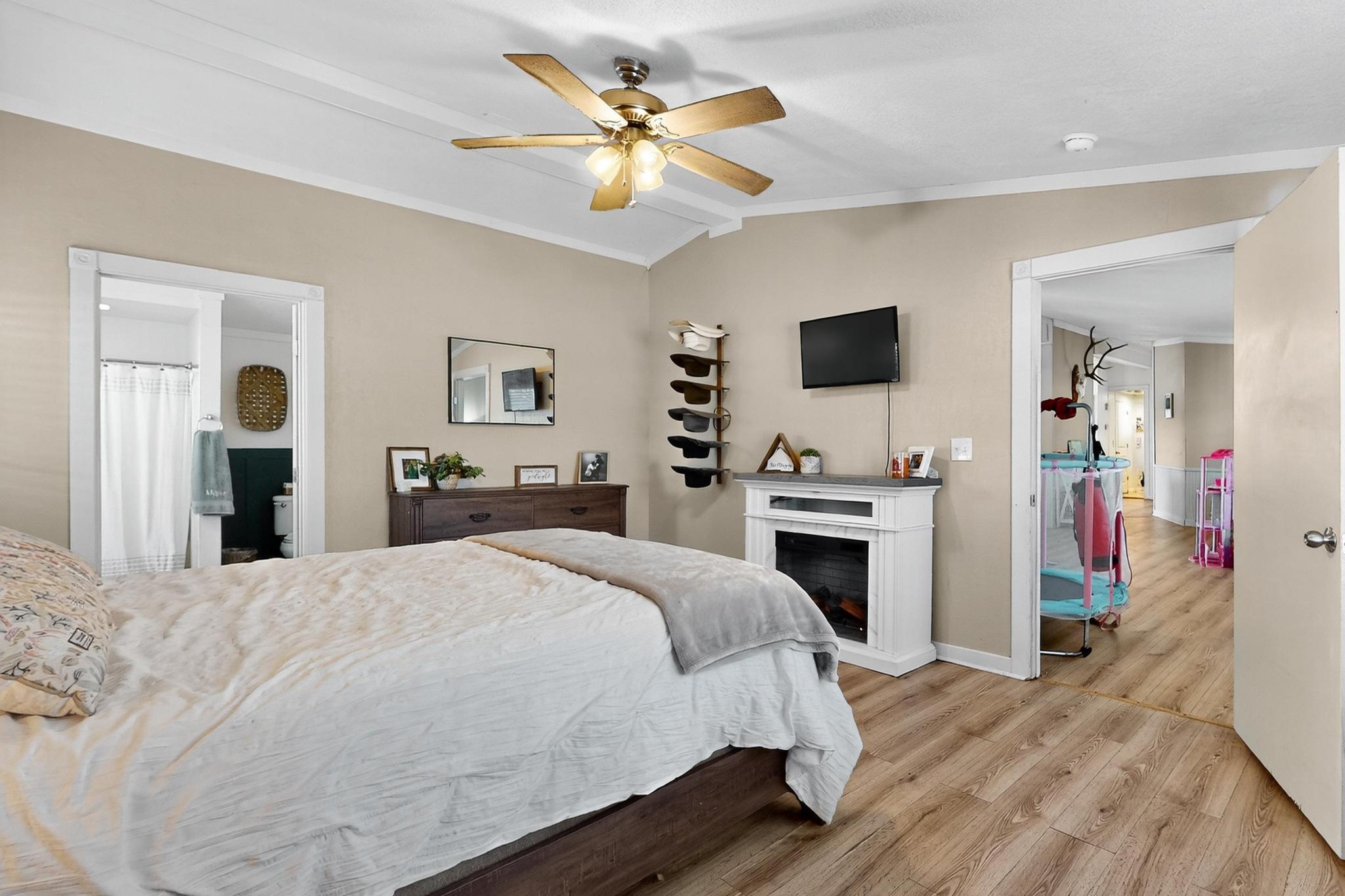 132 Cherokee Cir, Smithville, TX 78957