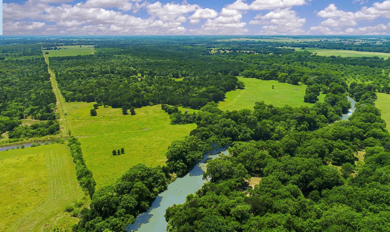 2464 County Road 249, Luling, TX 78648