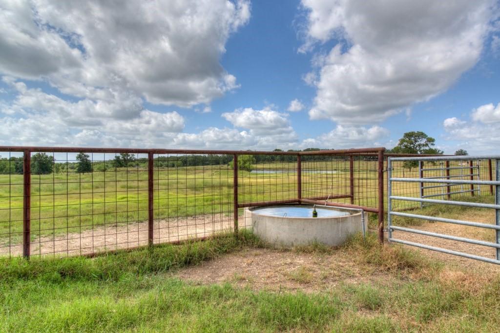2464 County Road 249, Luling, TX 78648