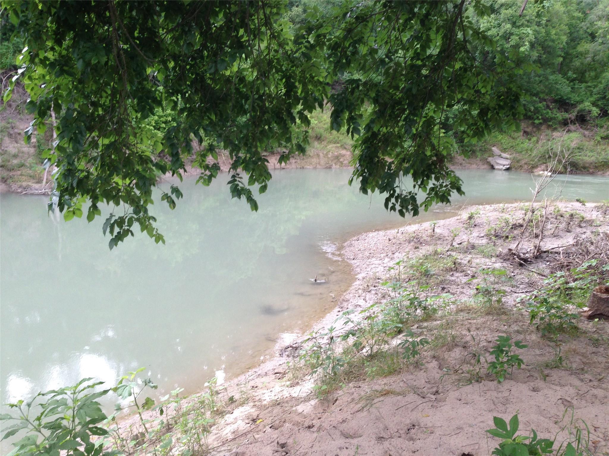 2464 County Road 249, Luling, TX 78648