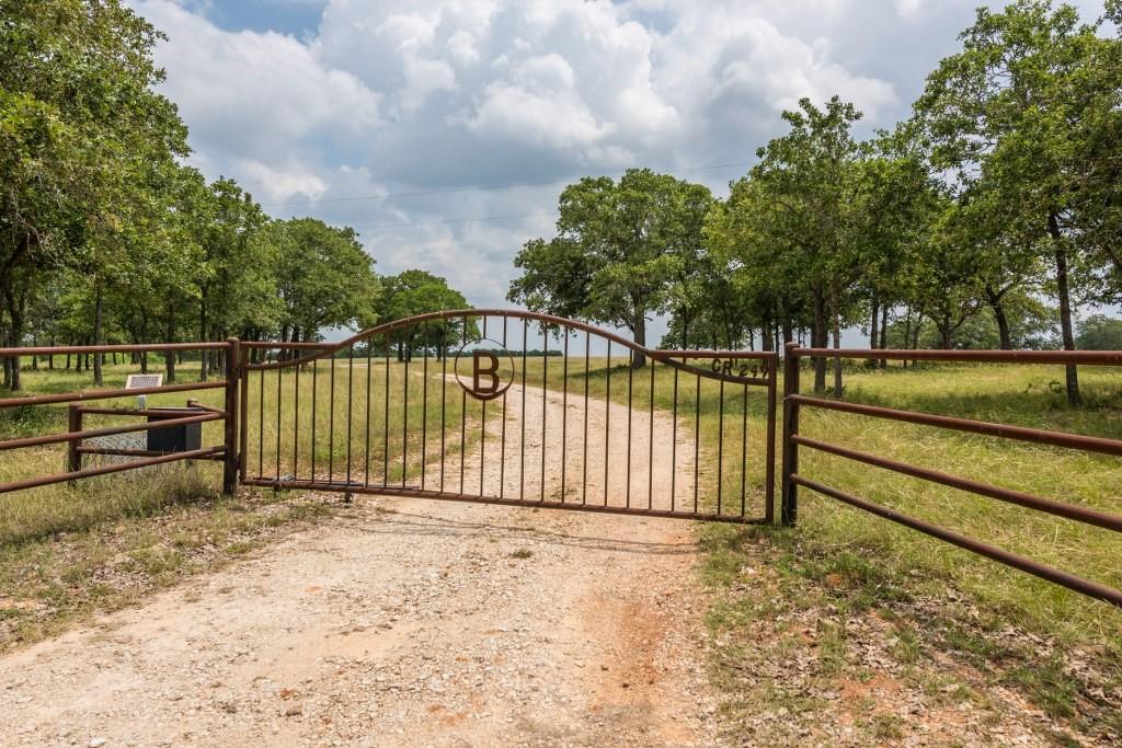 2464 County Road 249, Luling, TX 78648