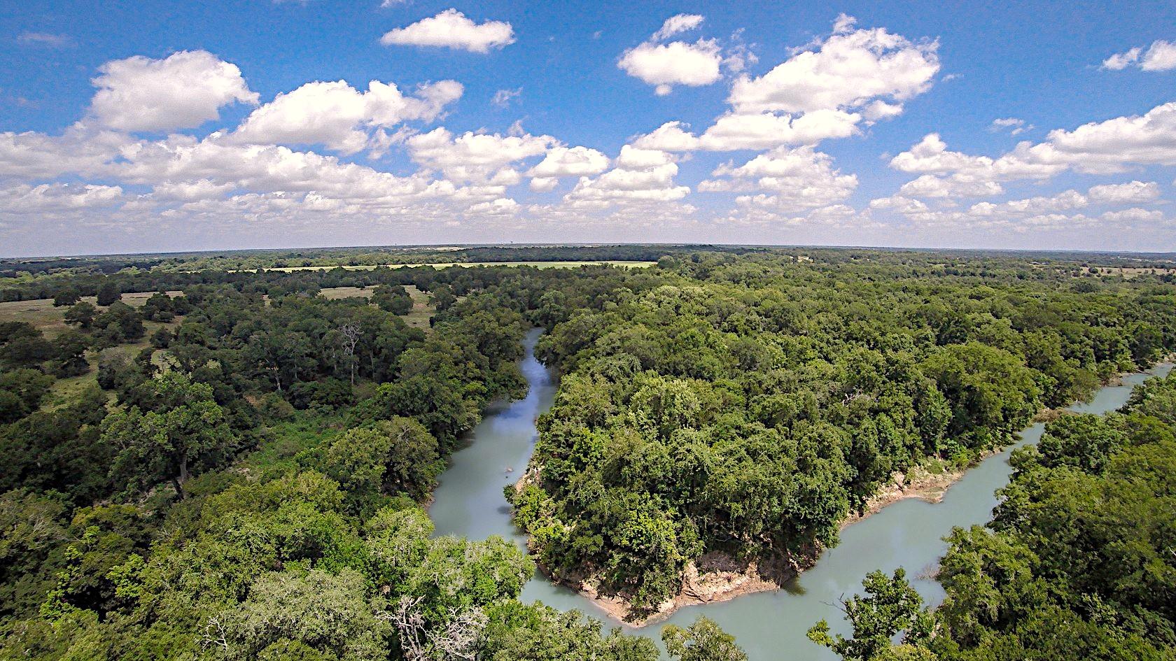 2464 County Road 249, Luling, TX 78648