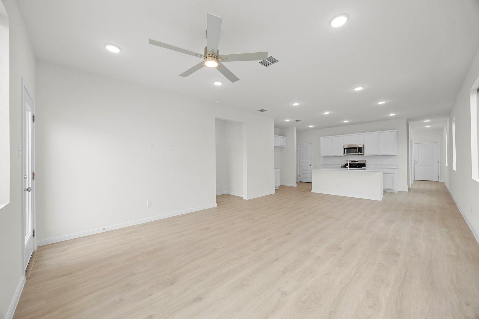 299 Bendecido Loop, Elgin, TX 78621