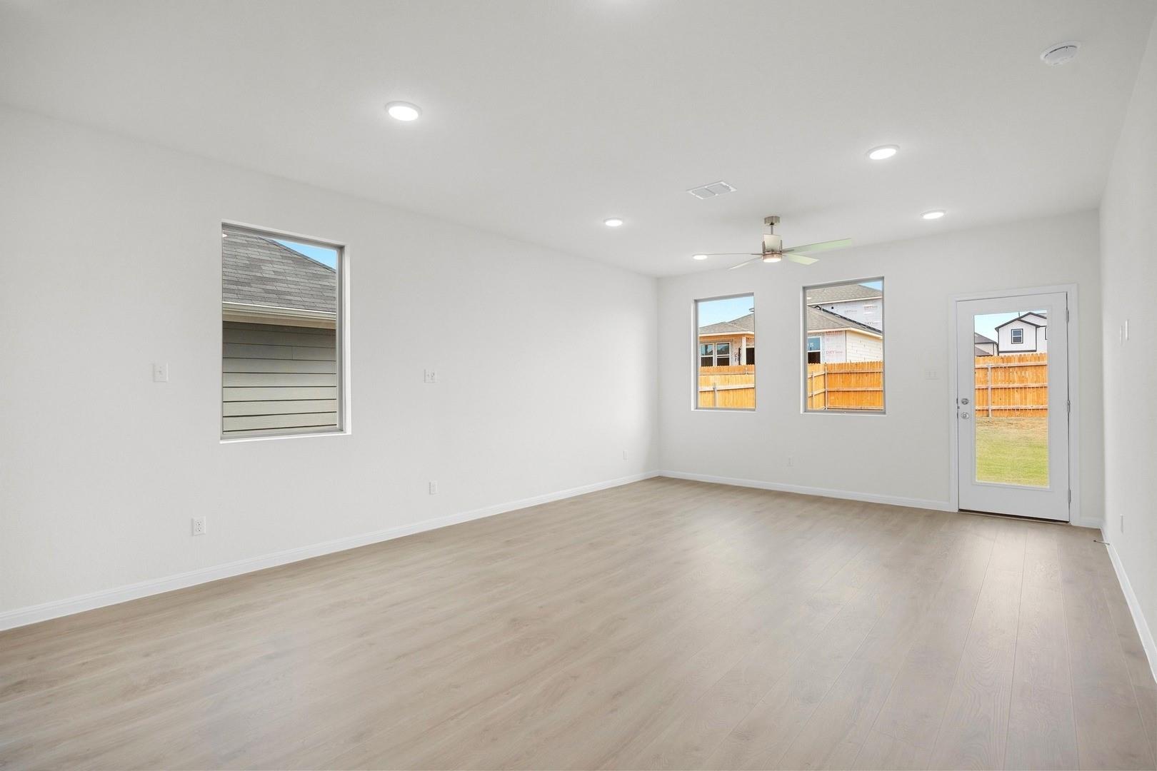 299 Bendecido Loop, Elgin, TX 78621