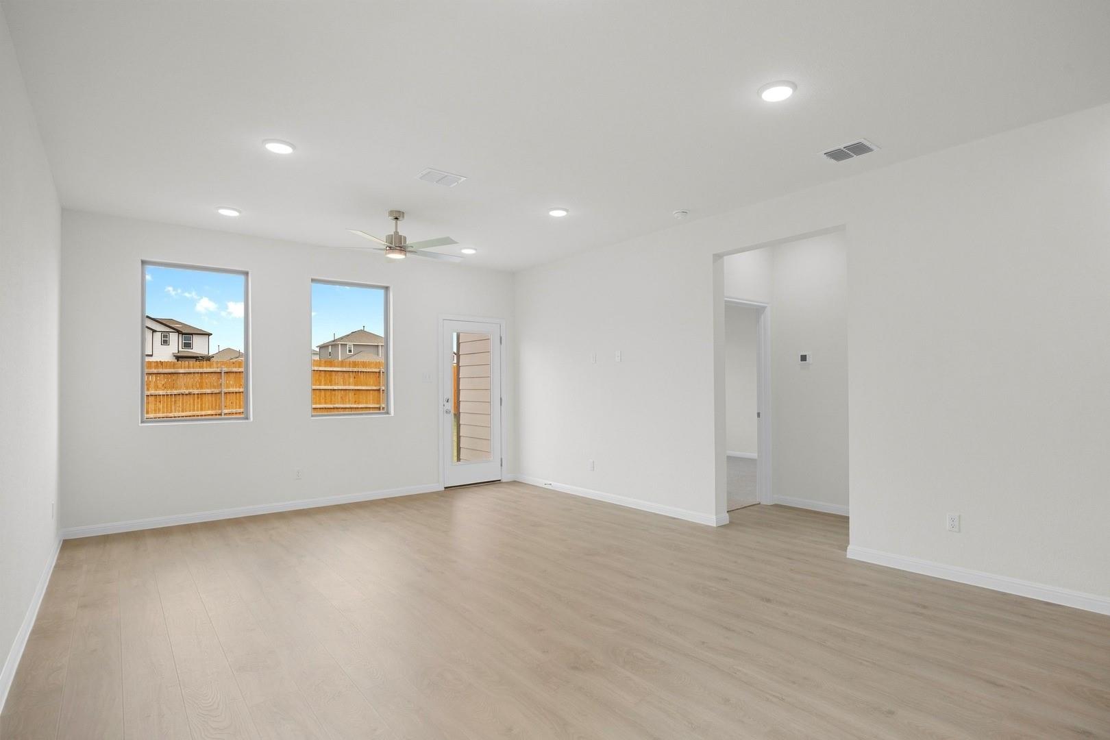 299 Bendecido Loop, Elgin, TX 78621