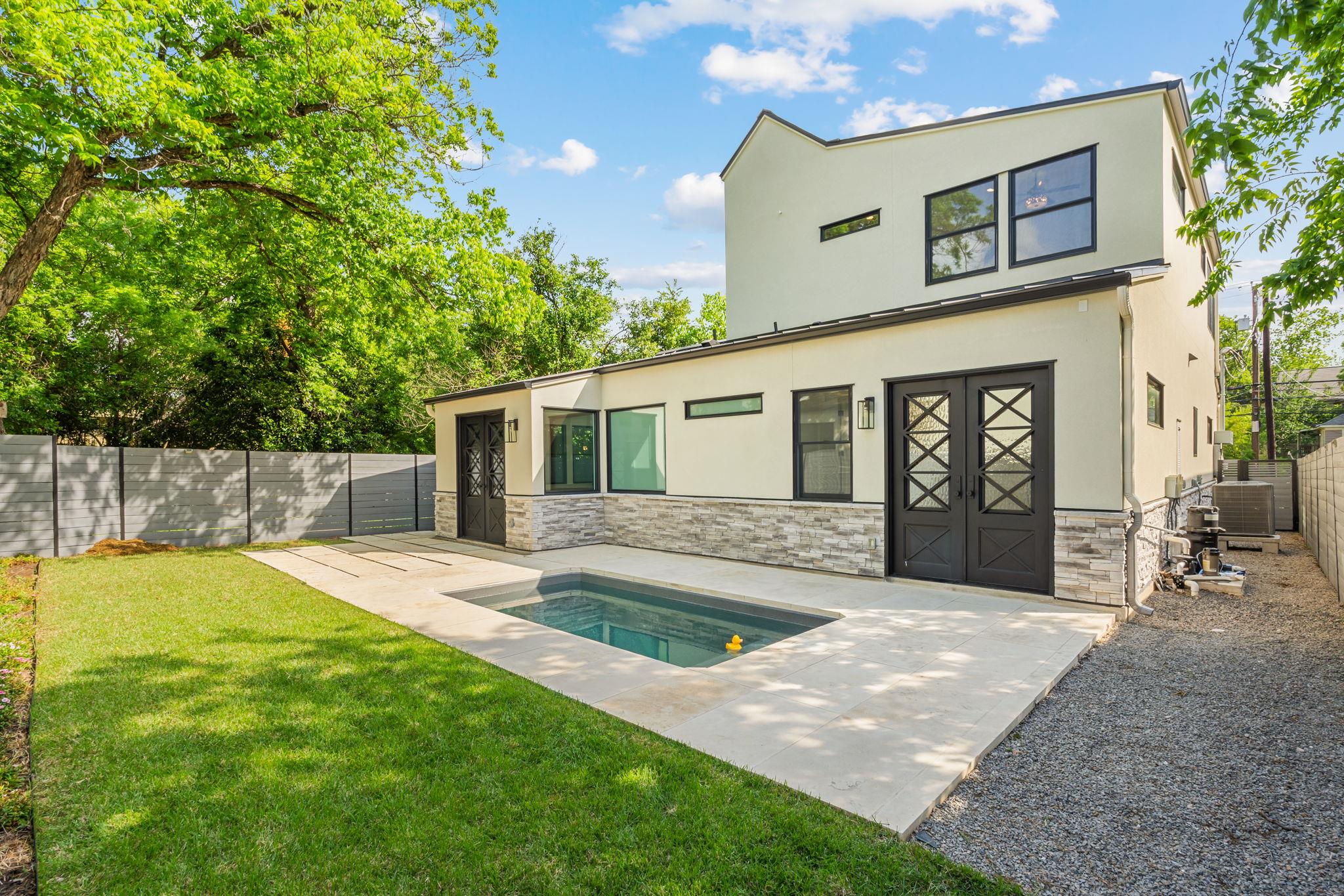 408 W 34th St # 1, Austin, TX 78705