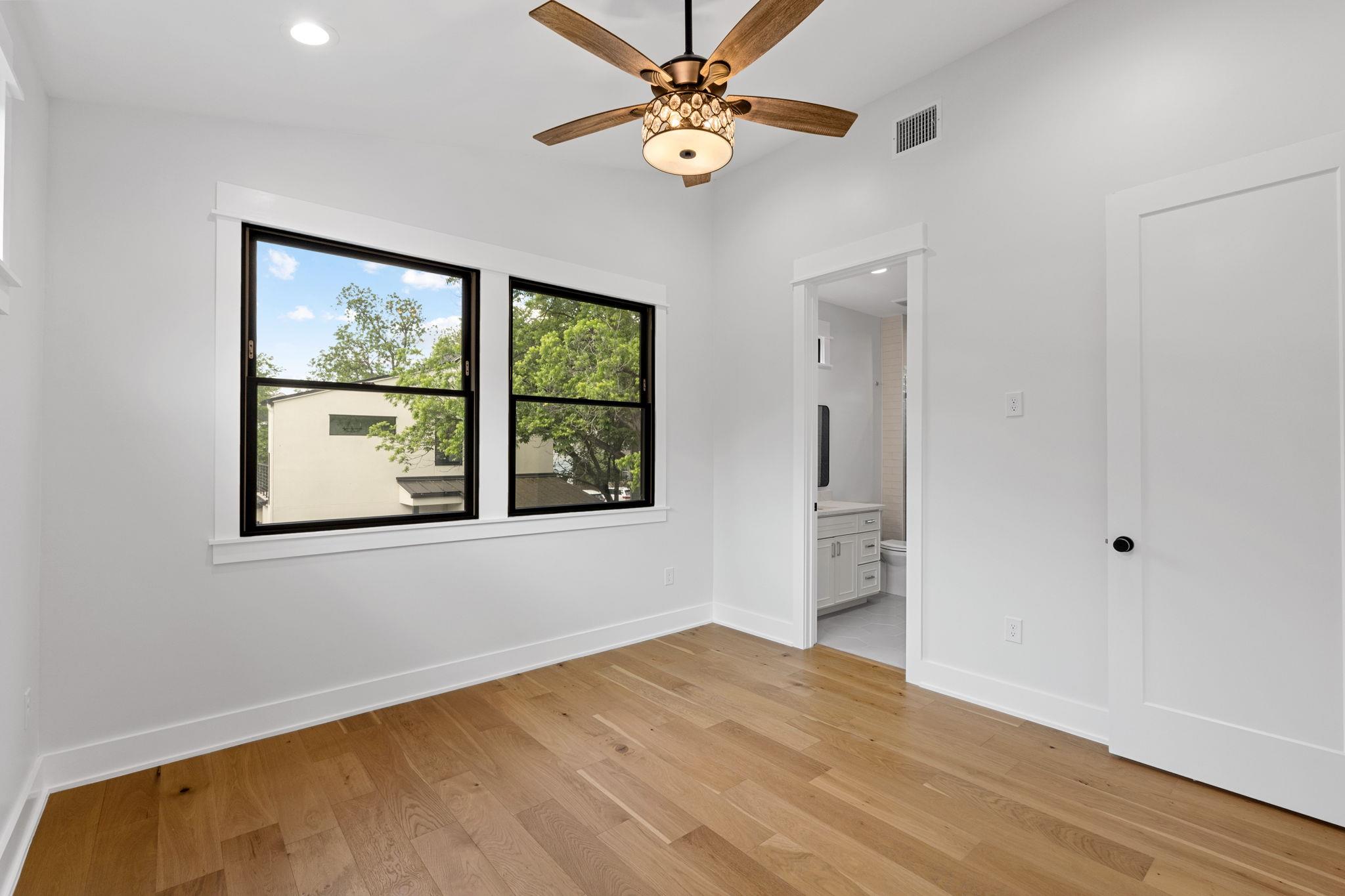 408 W 34th St # 1, Austin, TX 78705