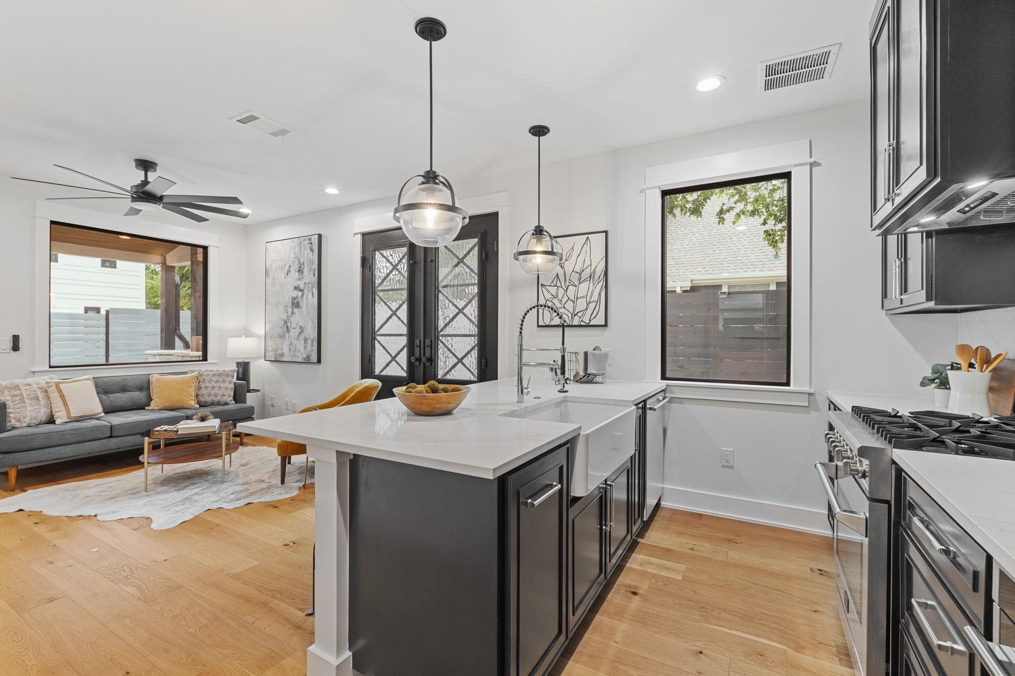 408 W 34th St # 2, Austin, TX 78705