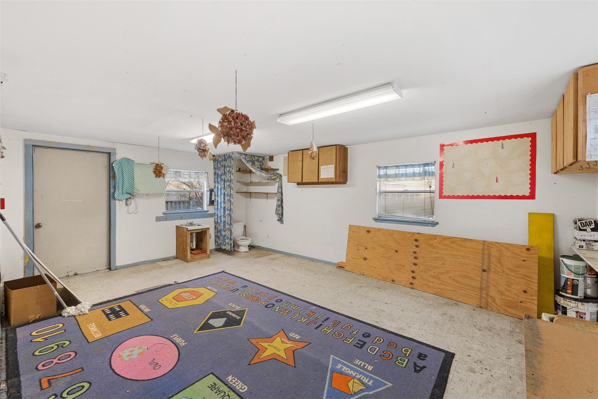 631 S Harris St, Giddings, TX 78942