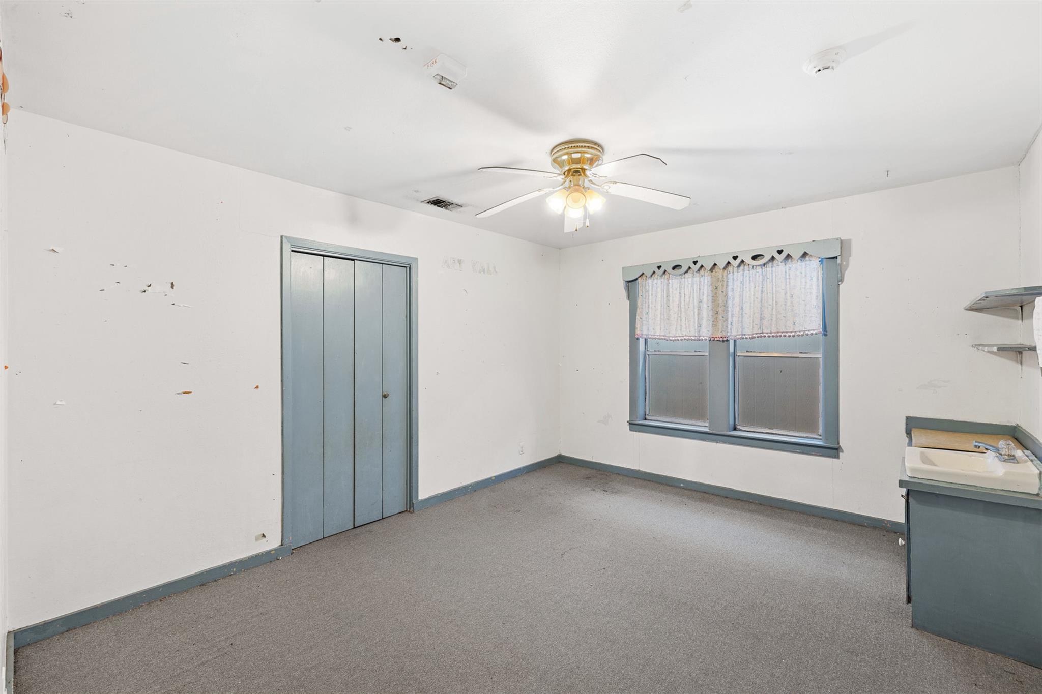 631 S Harris St, Giddings, TX 78942