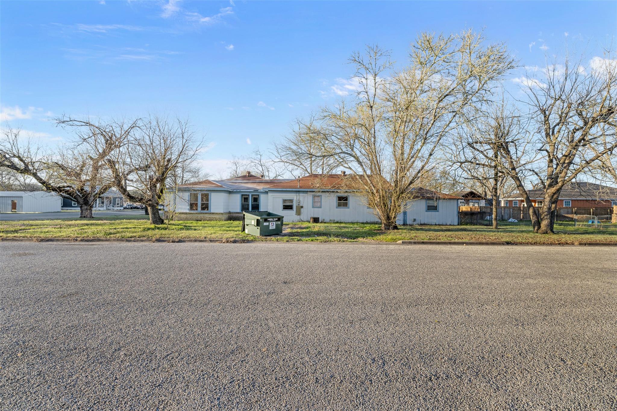 631 S Harris St, Giddings, TX 78942