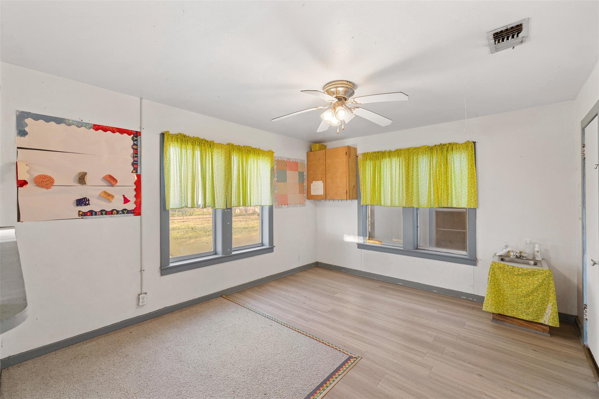 631 S Harris St, Giddings, TX 78942