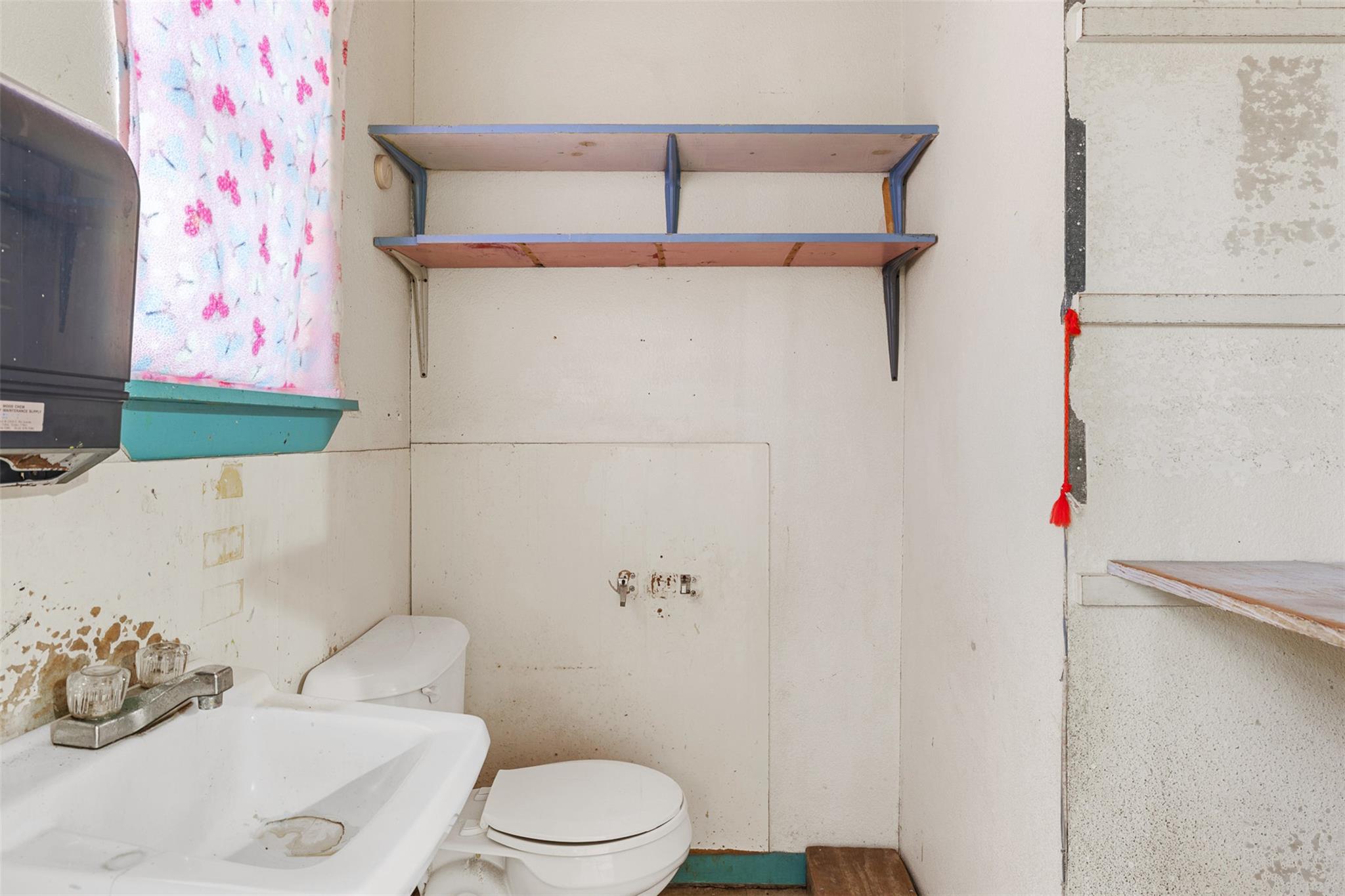 631 S Harris St, Giddings, TX 78942