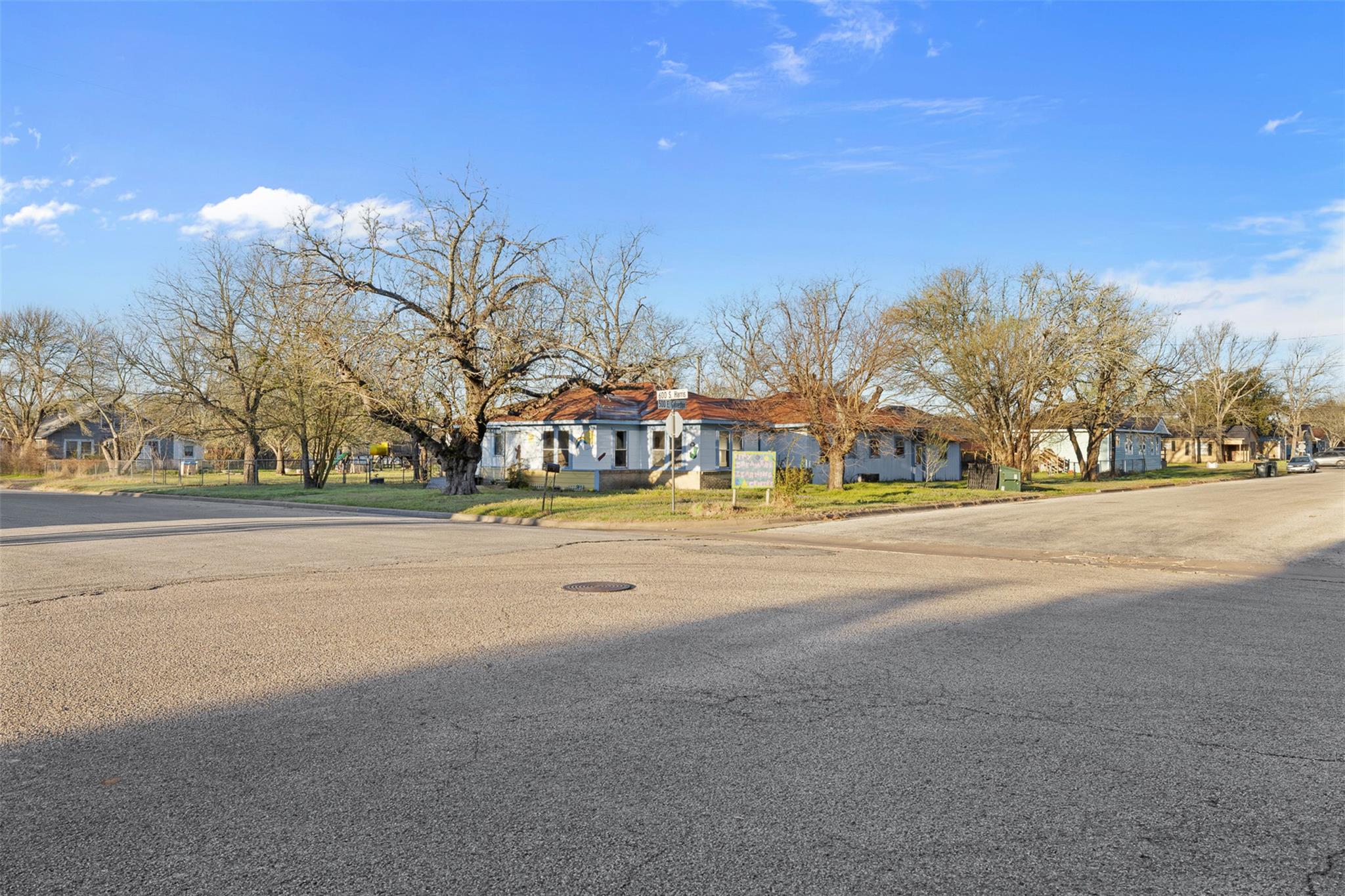 631 S Harris St, Giddings, TX 78942