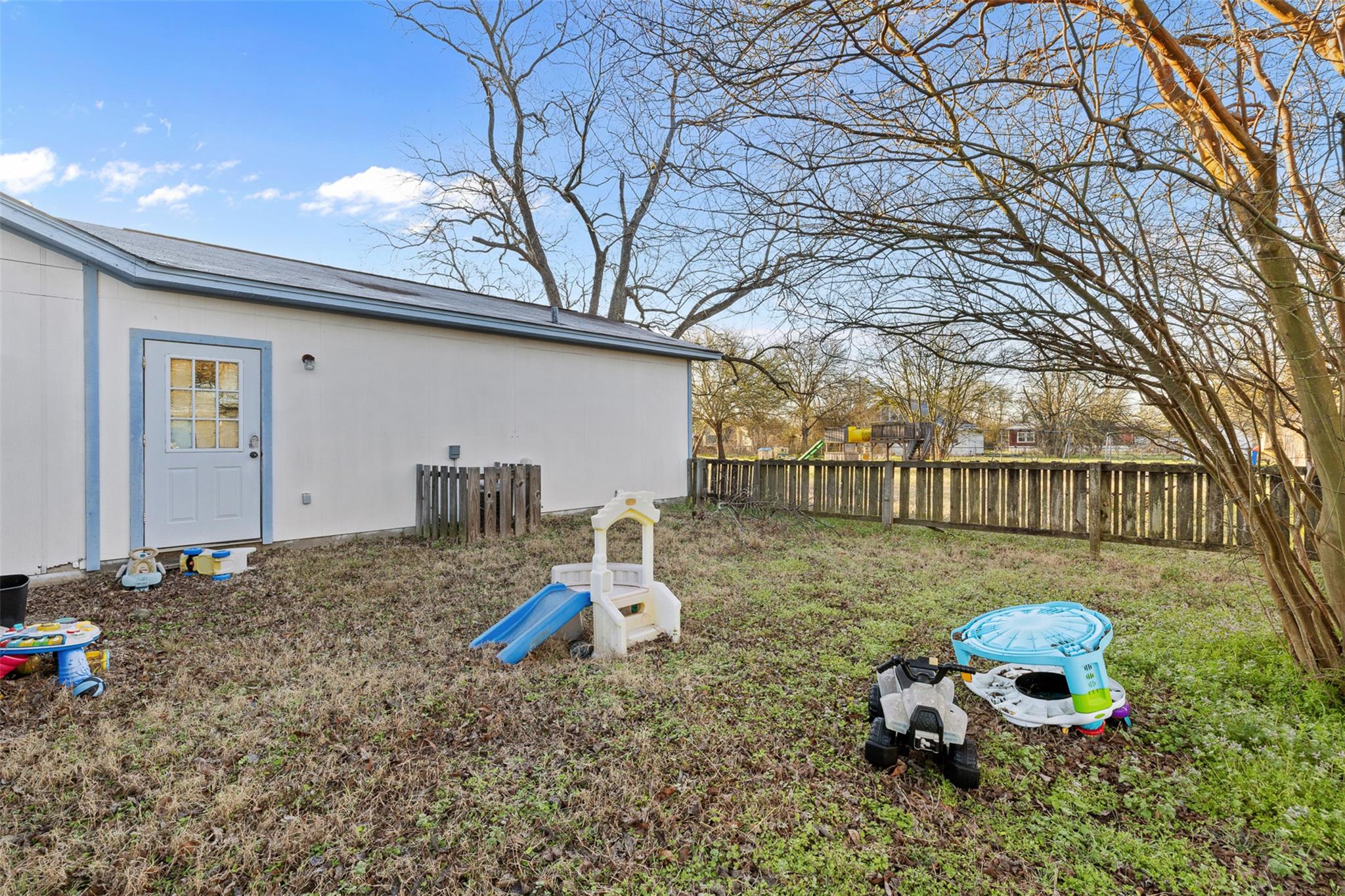 631 S Harris St, Giddings, TX 78942