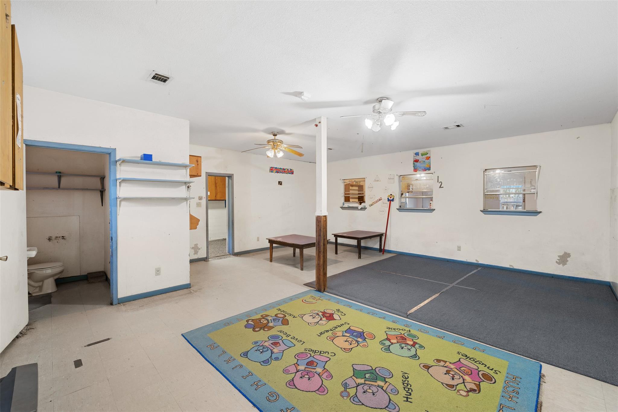 631 S Harris St, Giddings, TX 78942