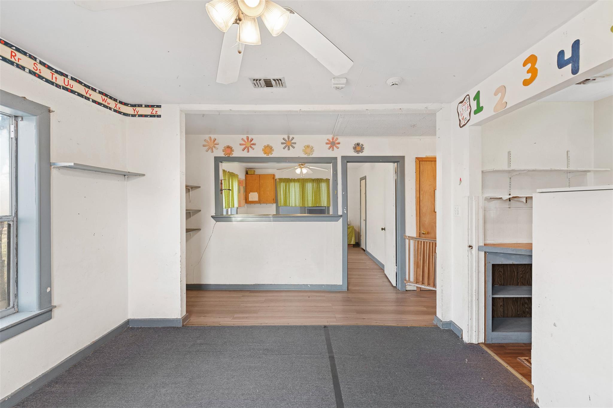 631 S Harris St, Giddings, TX 78942