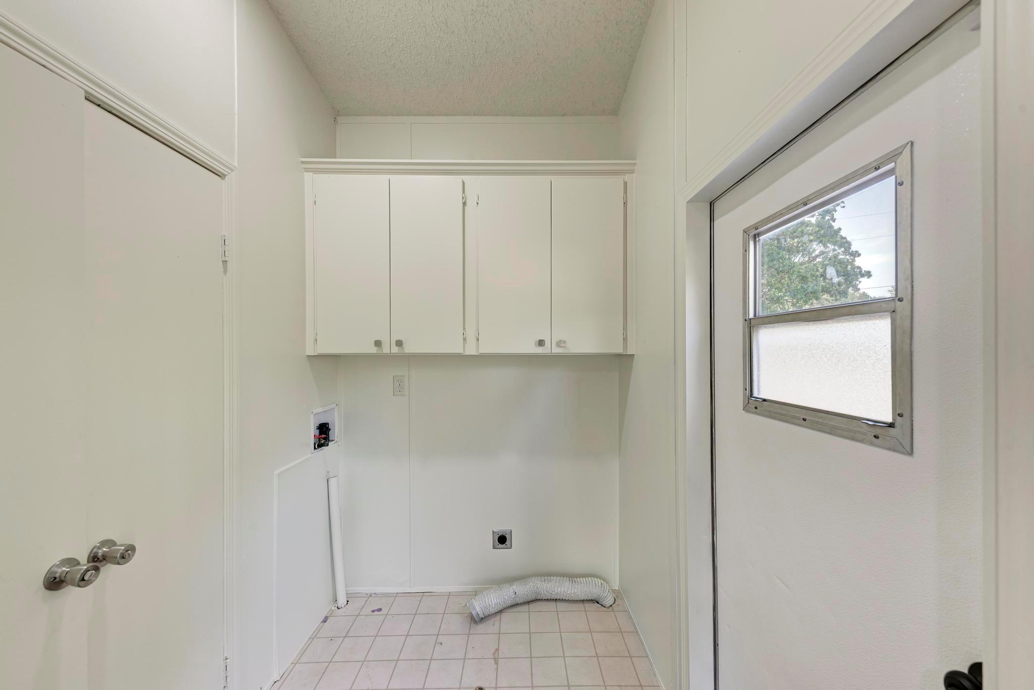 308 Riddle Rd, Cedar Creek, TX 78612