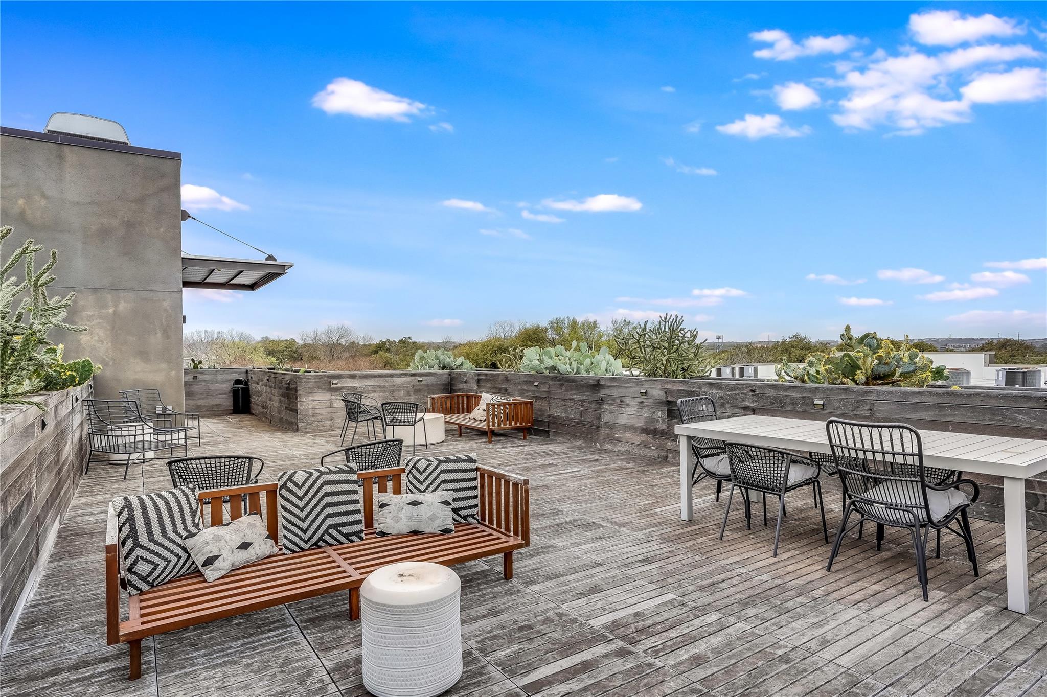 207 W Johanna St # 102, Austin, TX 78704