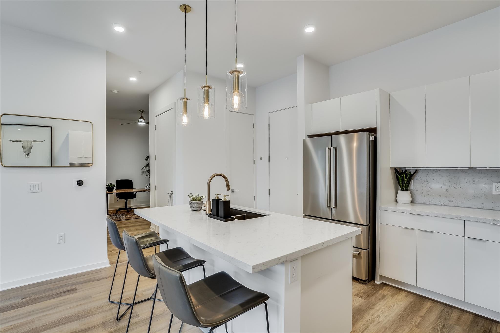 207 W Johanna St # 102, Austin, TX 78704