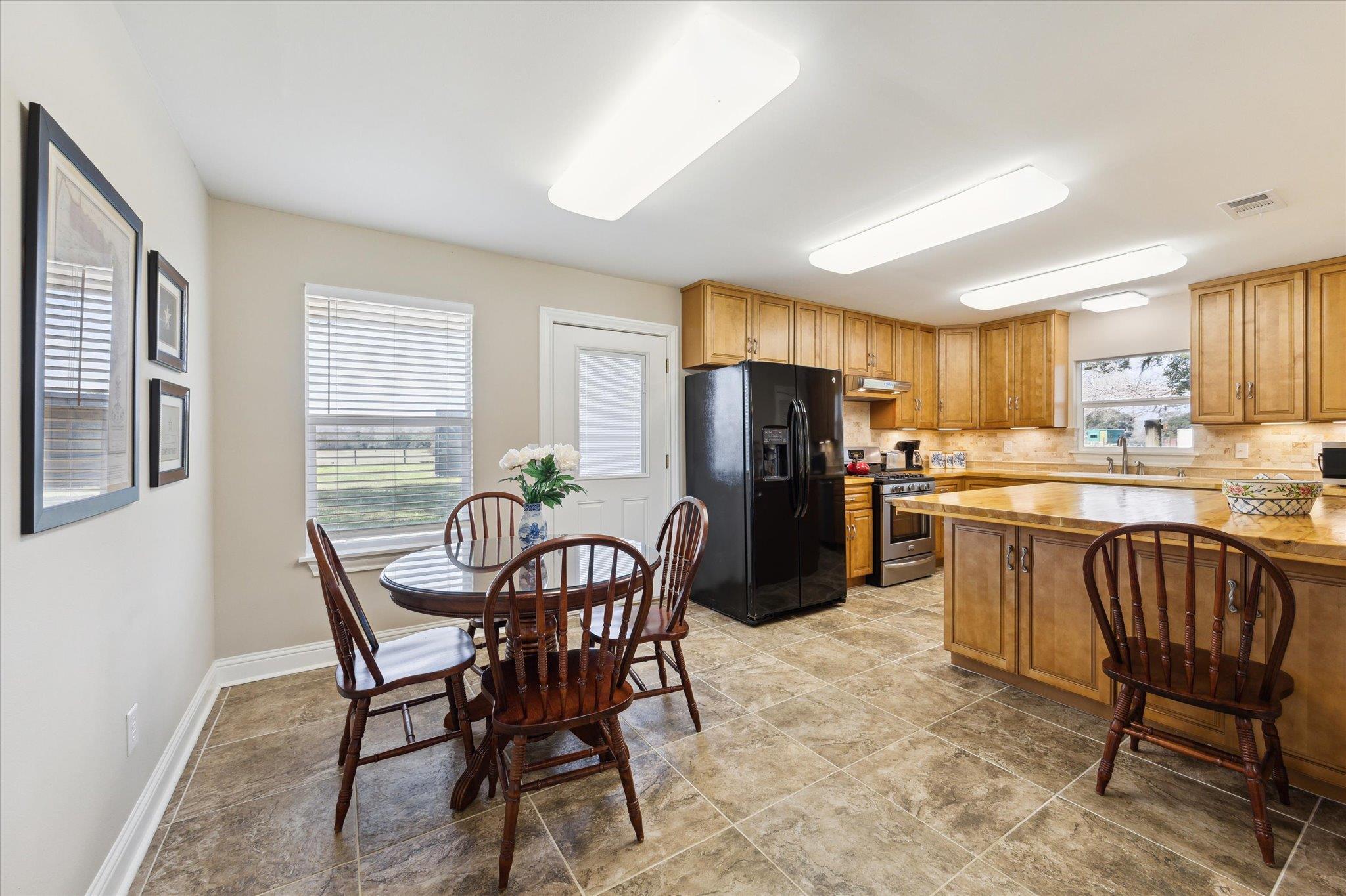 1224 Haines Rd, Sheridan, TX 77475