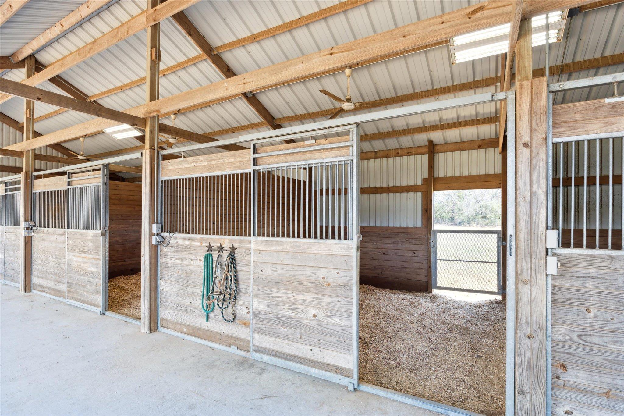 1224 Haines Rd, Sheridan, TX 77475