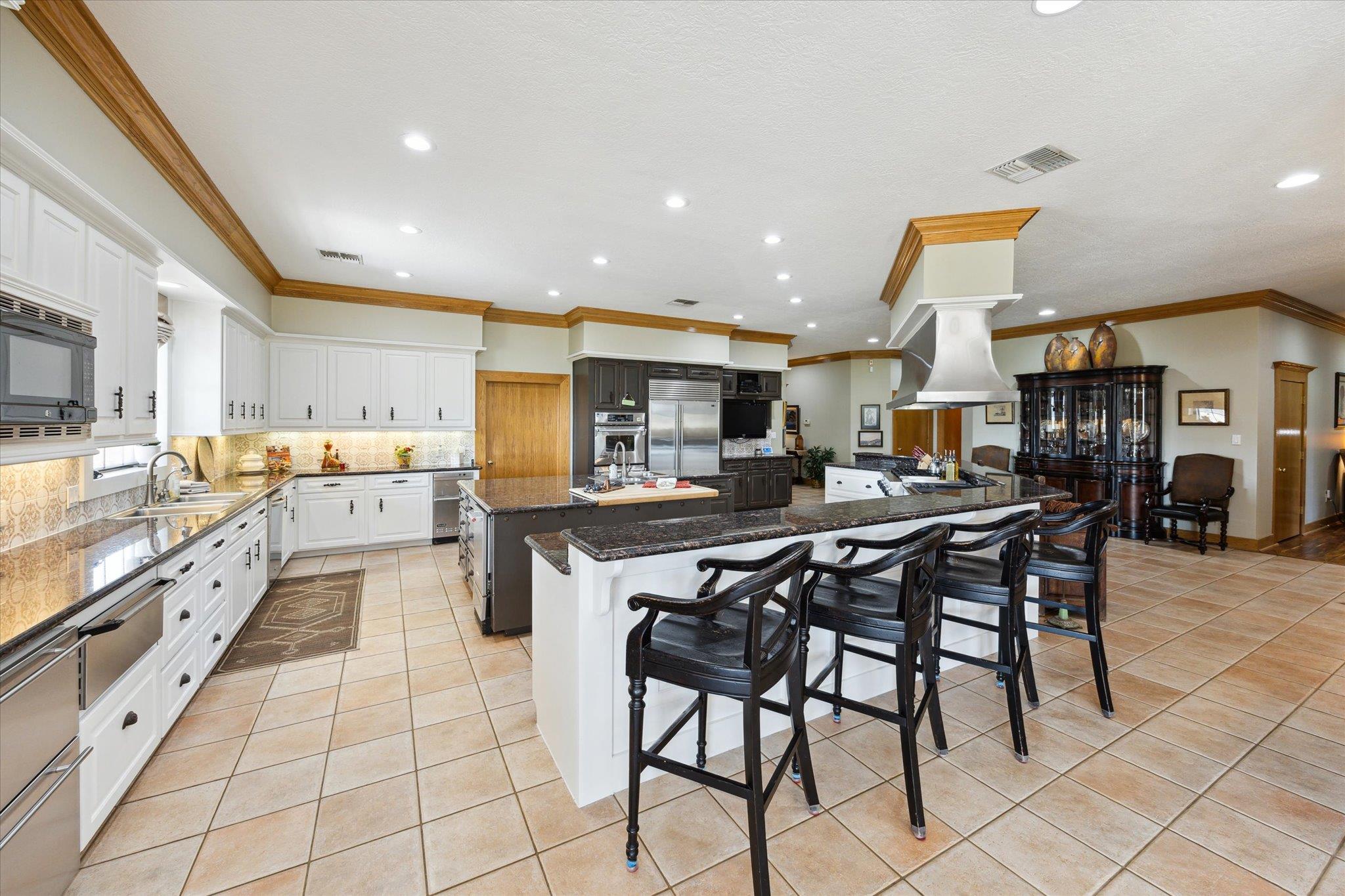 1224 Haines Rd, Sheridan, TX 77475