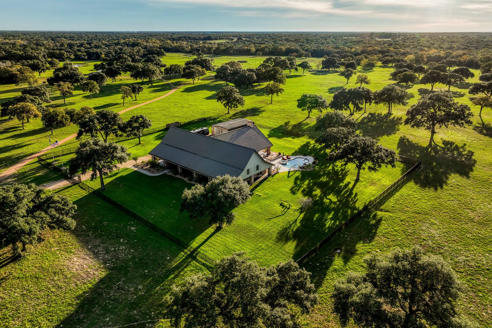 1224 Haines Rd, Sheridan, TX 77475