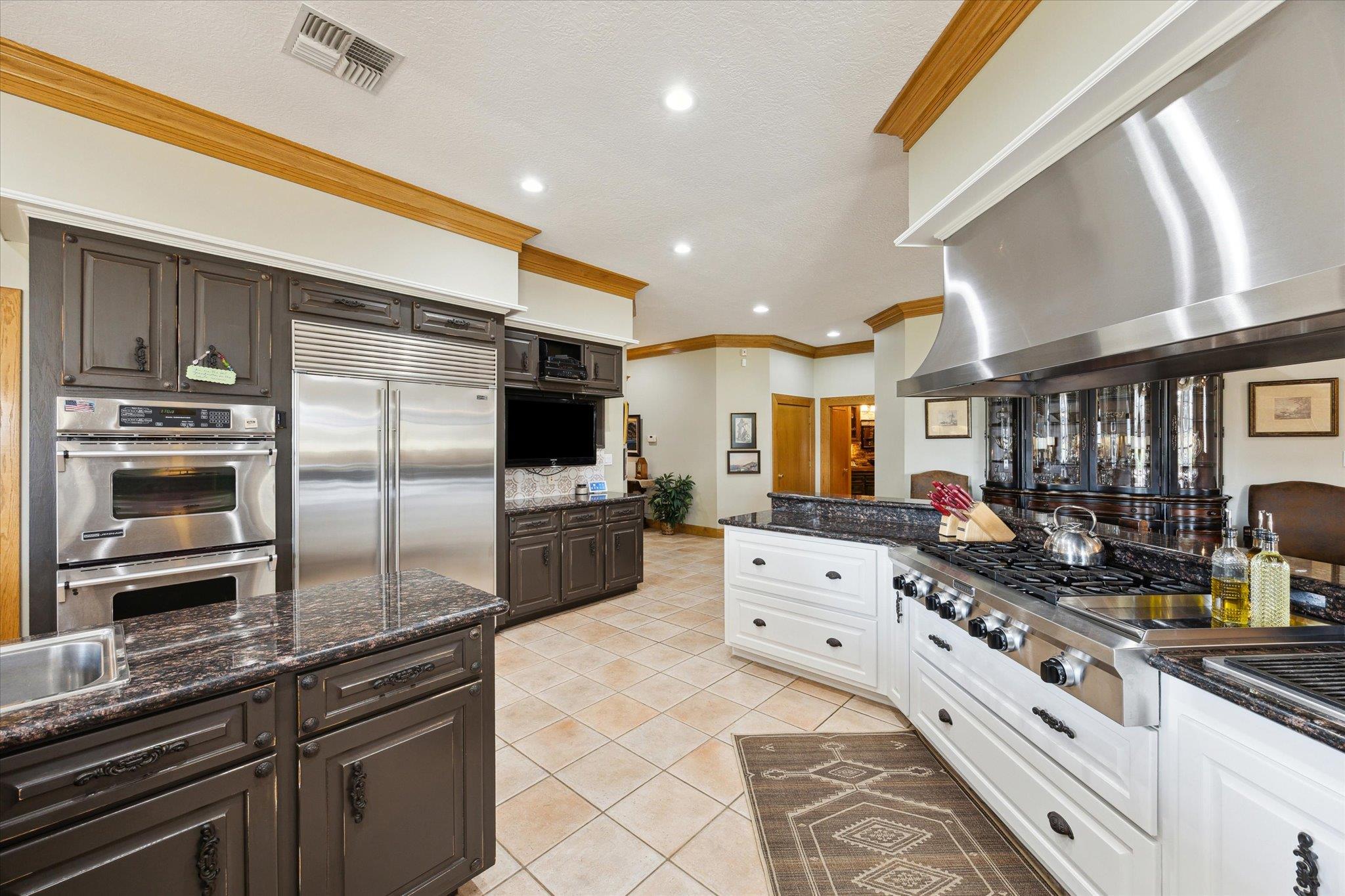 1224 Haines Rd, Sheridan, TX 77475