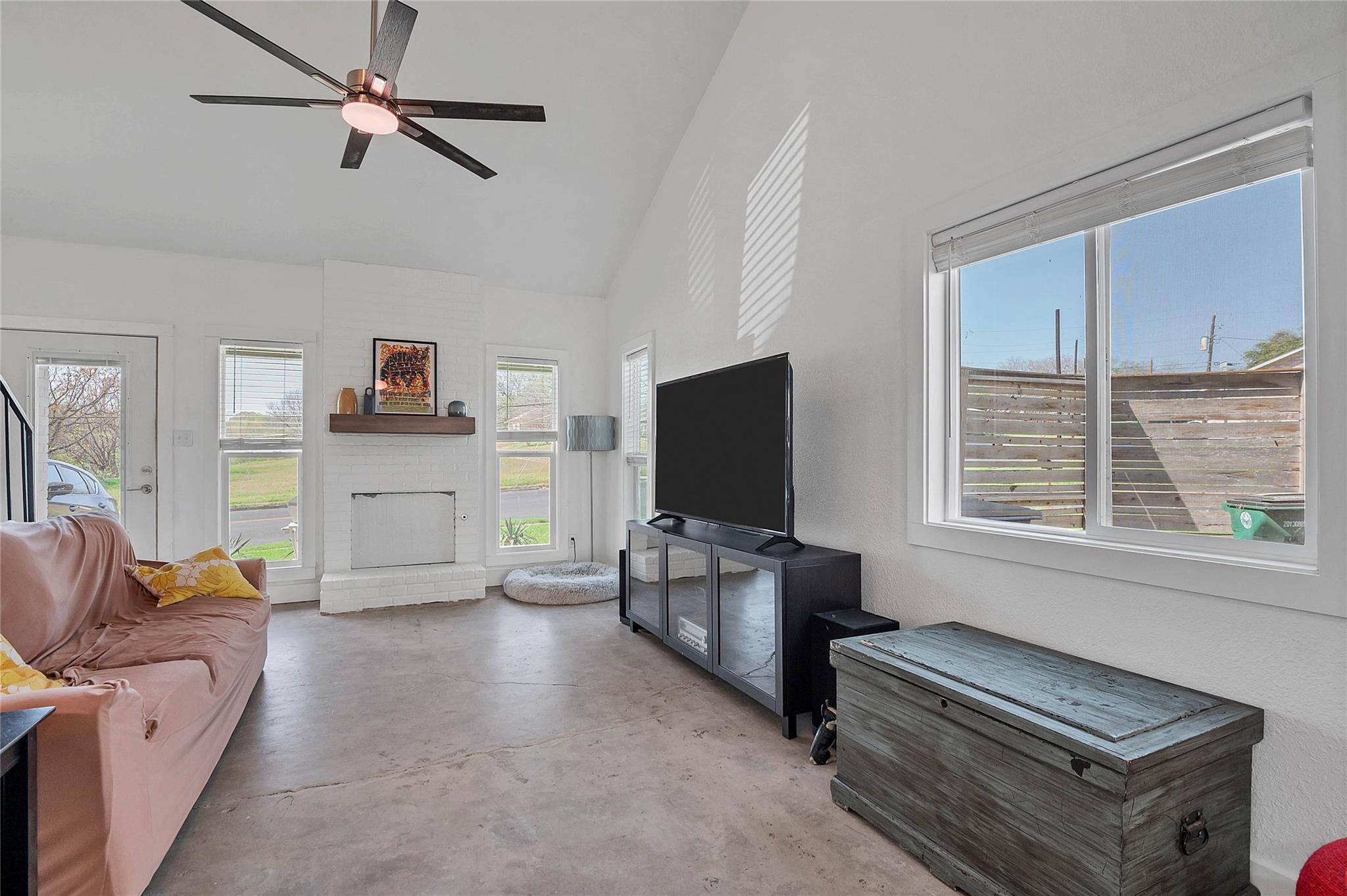 2001 Iroquois Ln, Austin, TX 78741