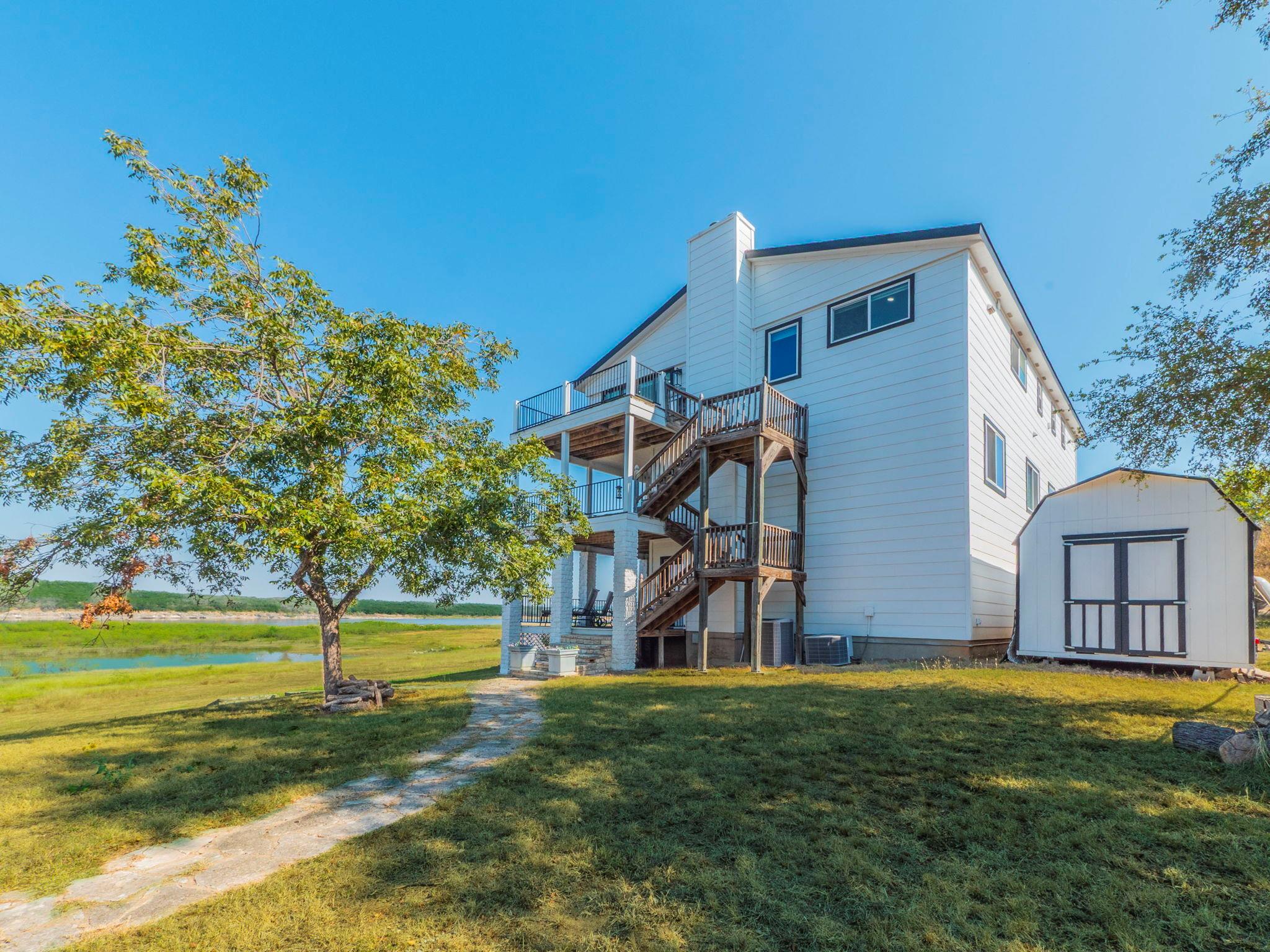 3900 Lake Park Cv, Lago Vista, TX 78645