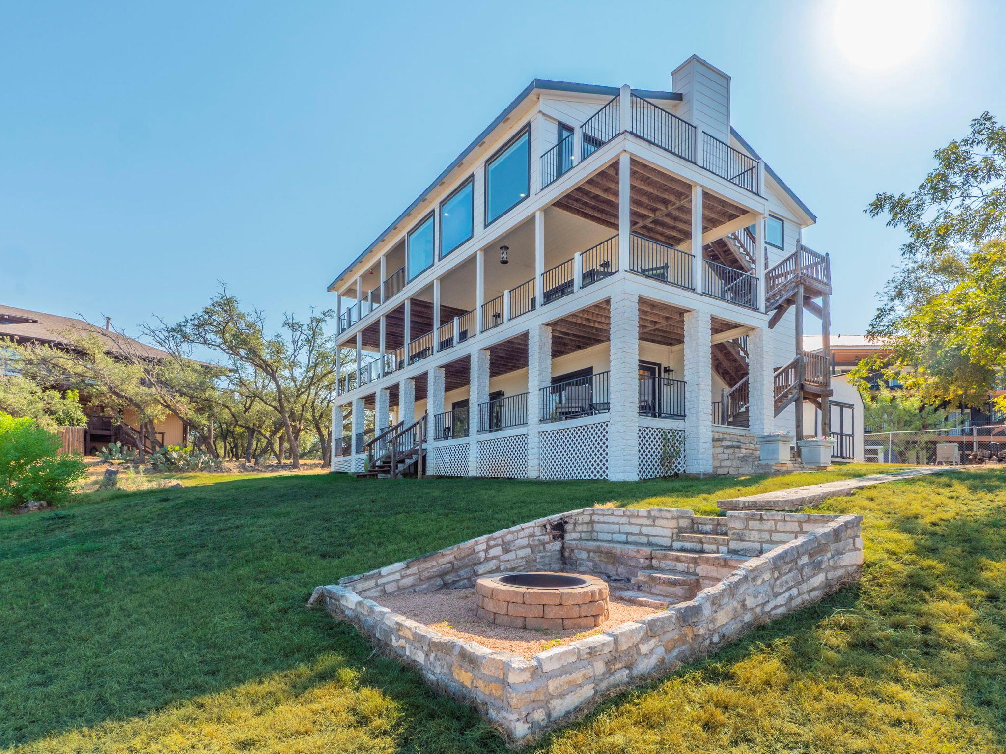 3900 Lake Park Cv, Lago Vista, TX 78645