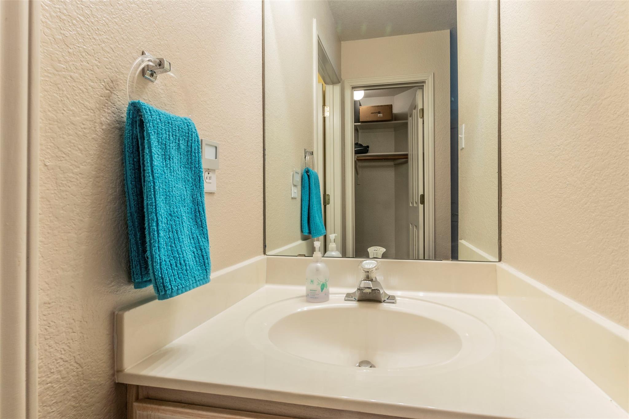 8125 Luling Ln, Austin, TX 78729