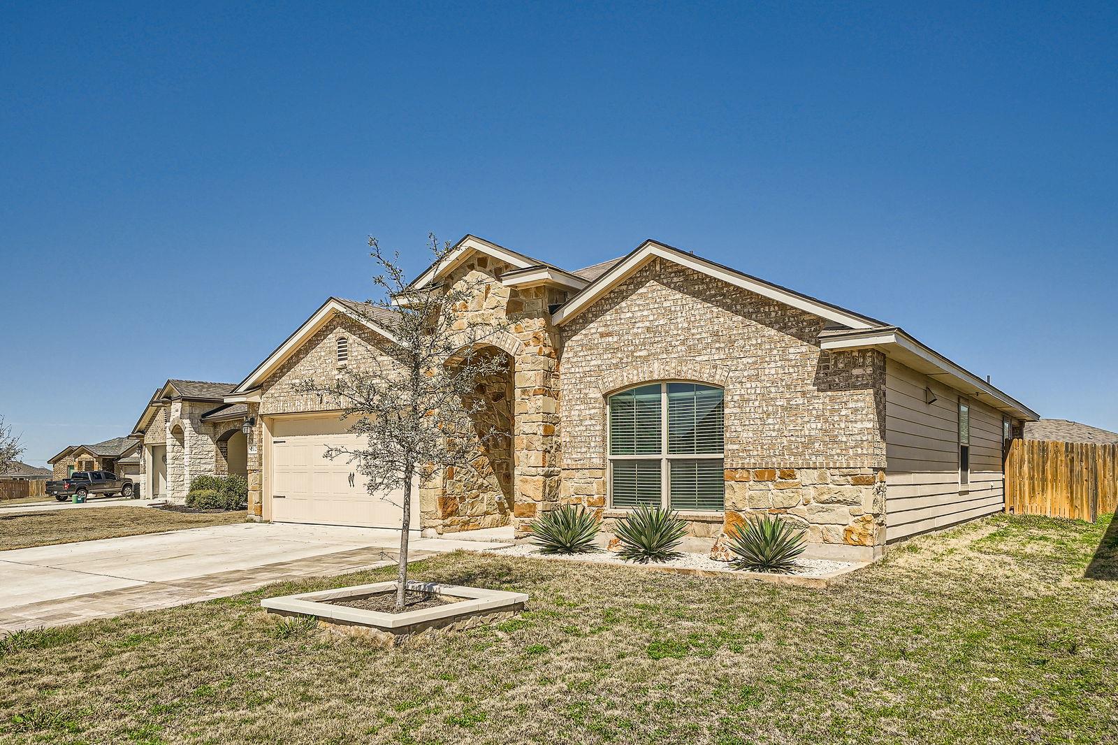 212 Nathaniel Dr, Taylor, TX 76574