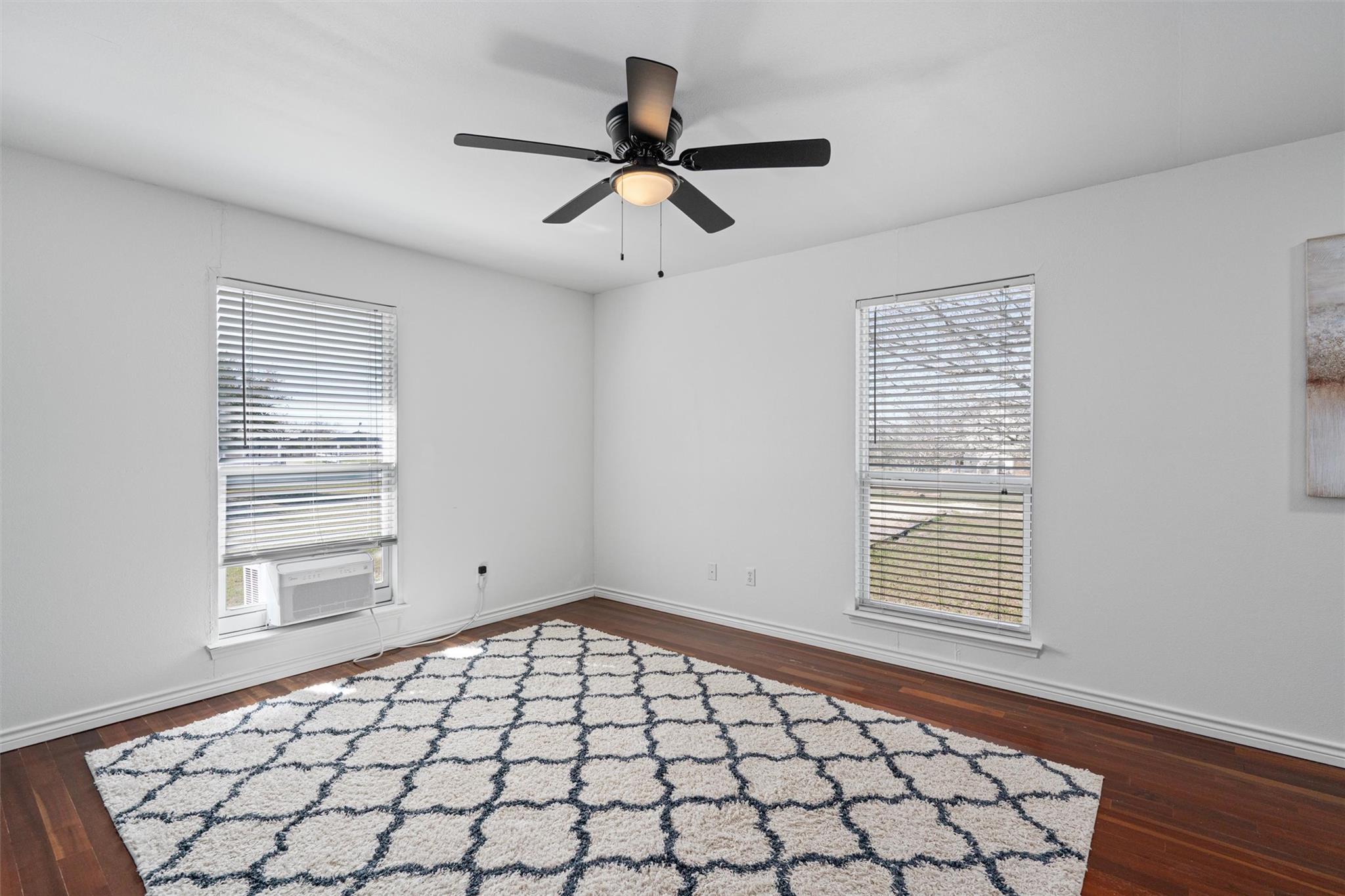 101 Private Road 915, Georgetown, TX 78626