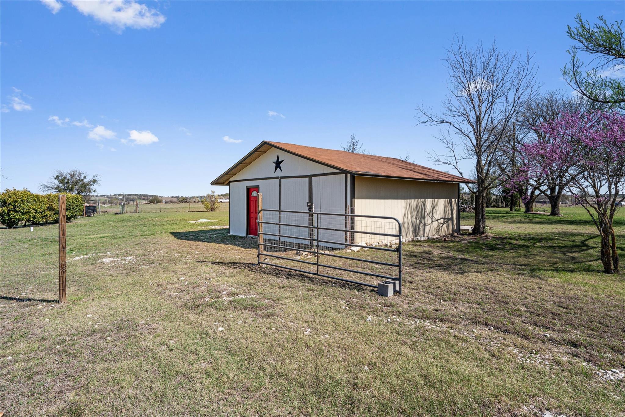 101 Private Road 915, Georgetown, TX 78626