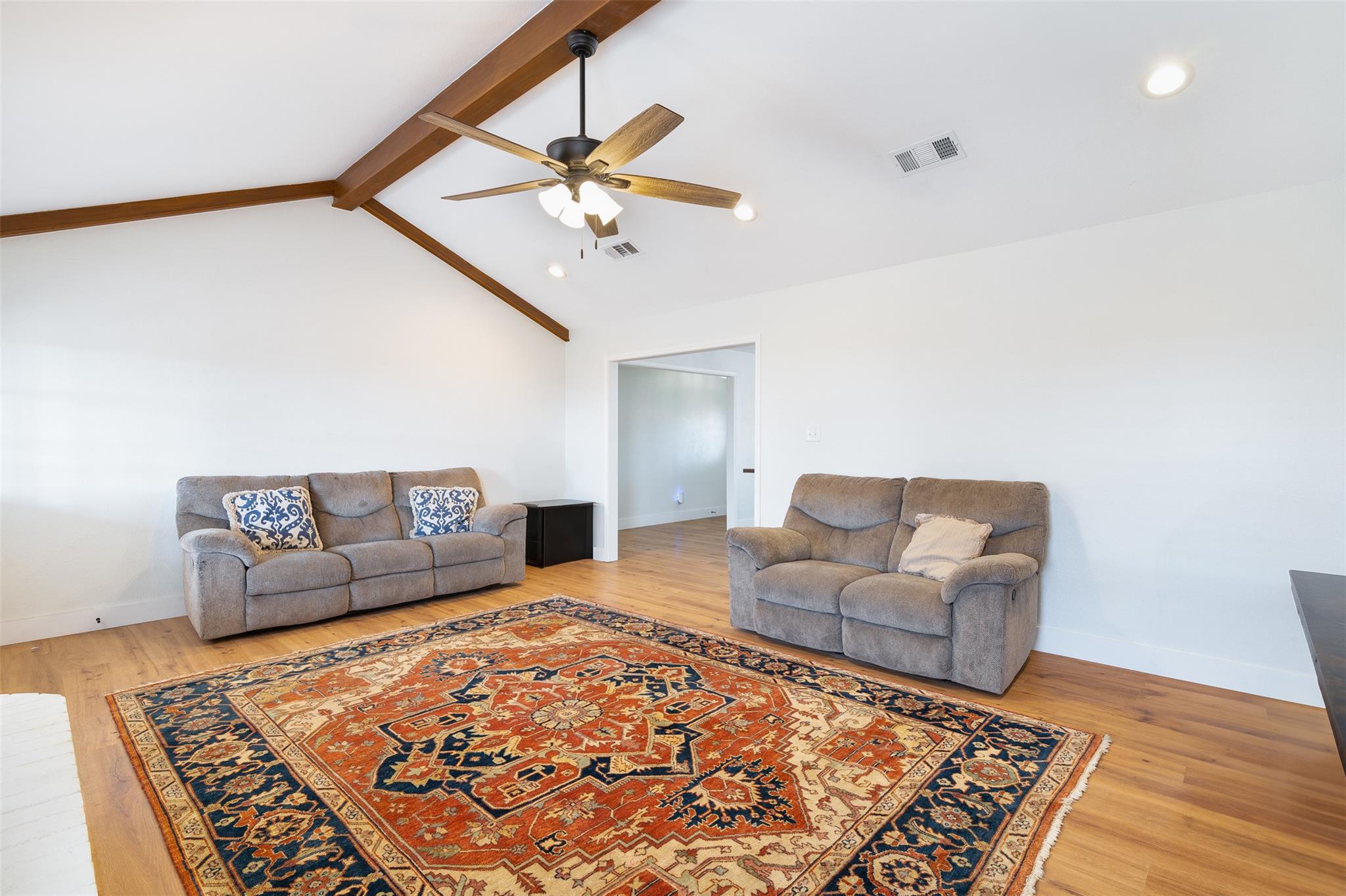 111 Edgewood Dr, Fredericksburg, TX 78624