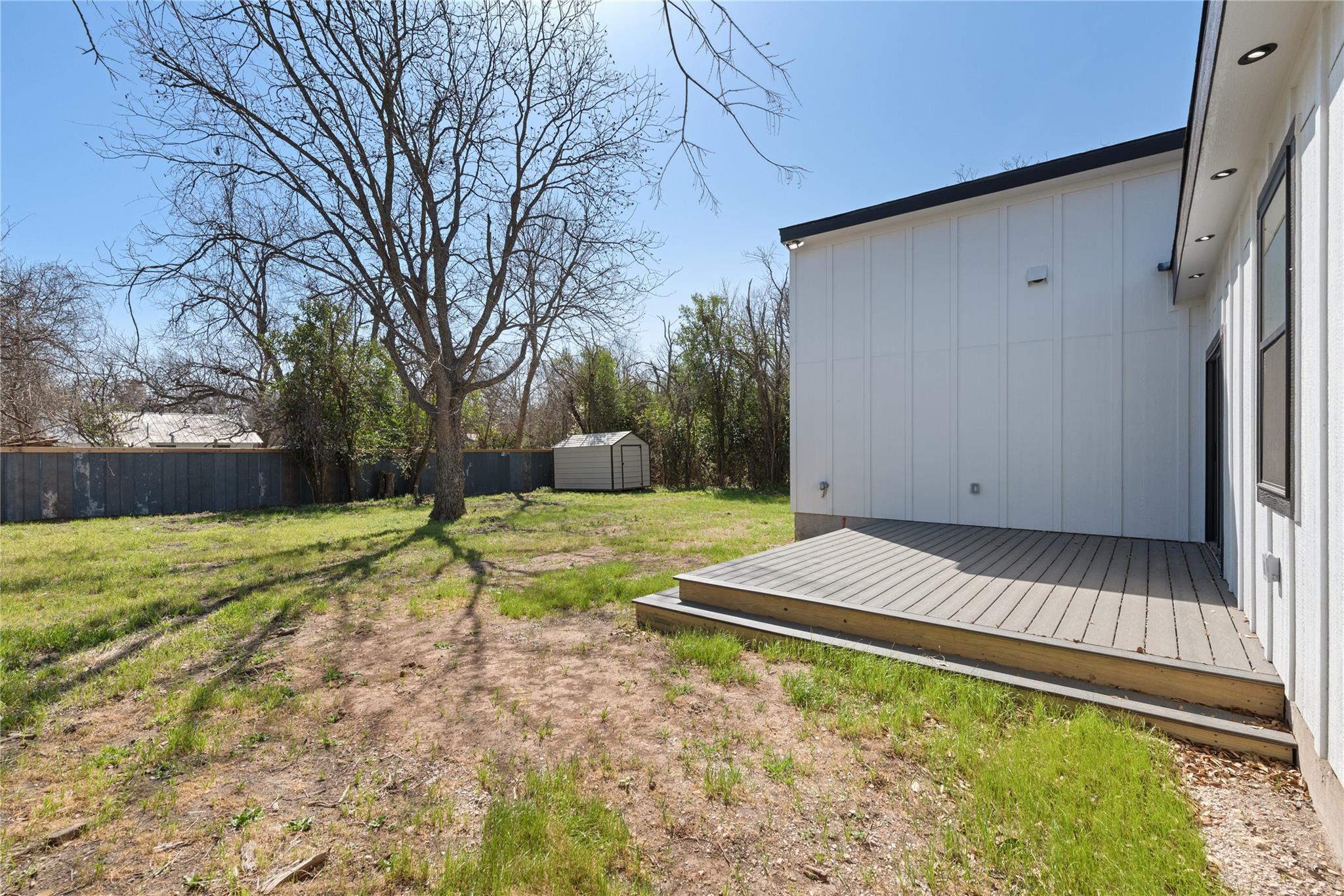 204 N Avenue J, Johnson City, TX 78636