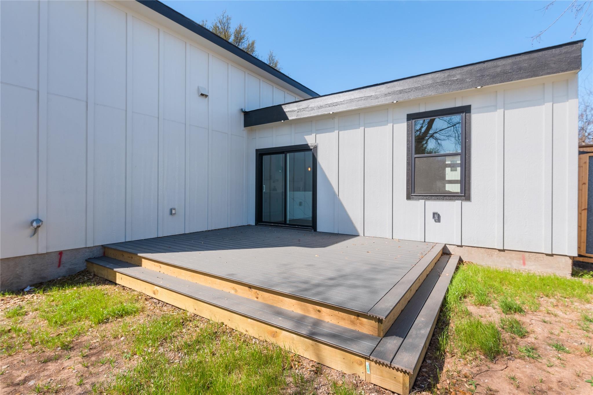 204 N Avenue J, Johnson City, TX 78636