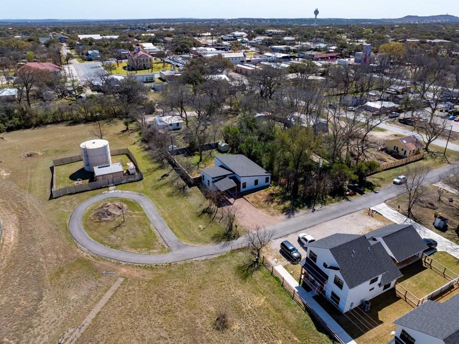 204 N Avenue J, Johnson City, TX 78636