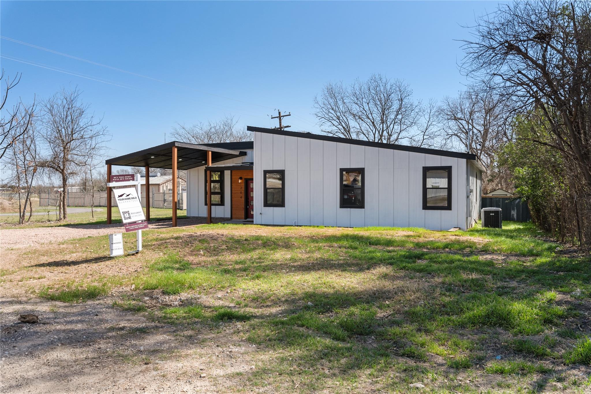 204 N Avenue J, Johnson City, TX 78636