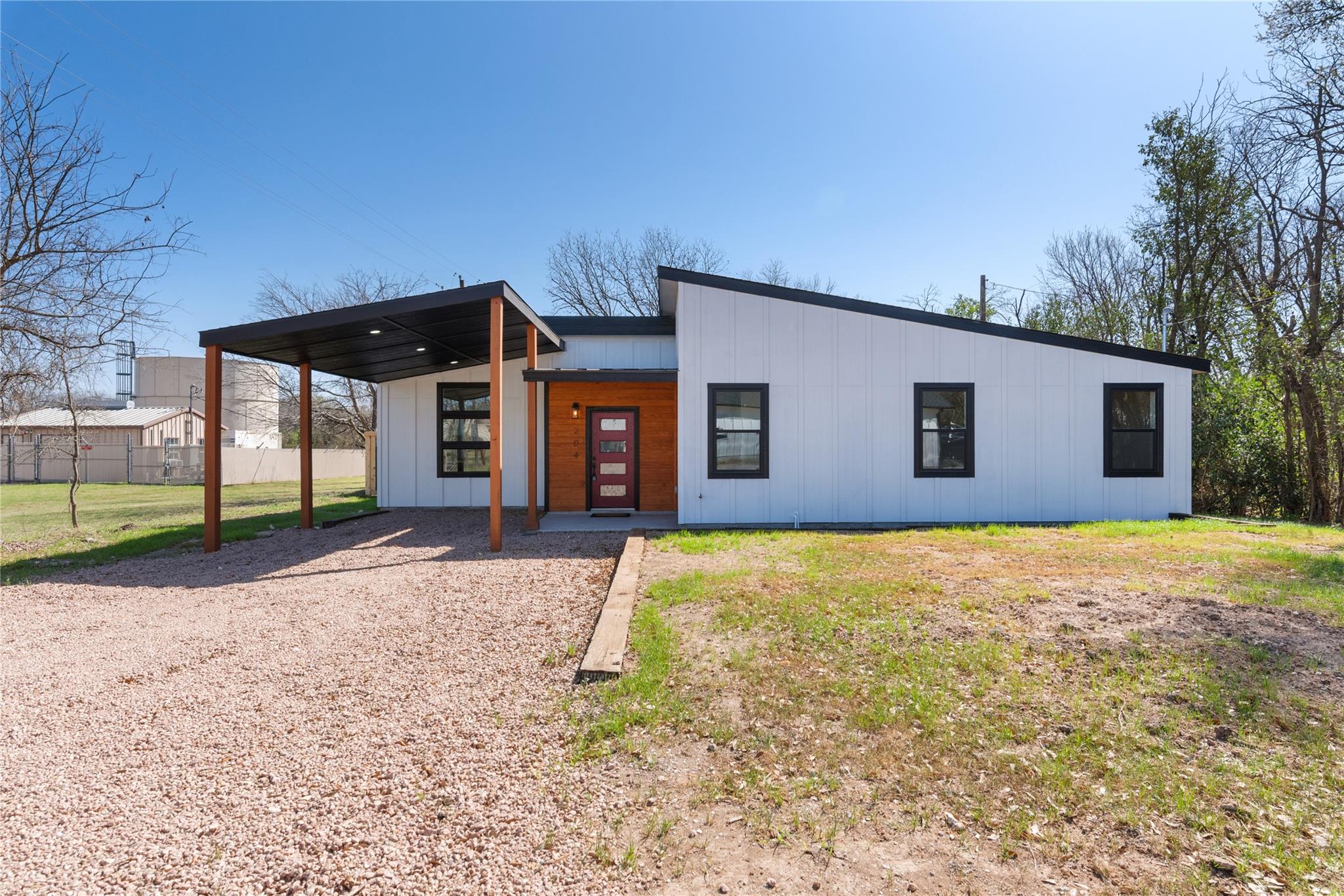 204 N Avenue J, Johnson City, TX 78636