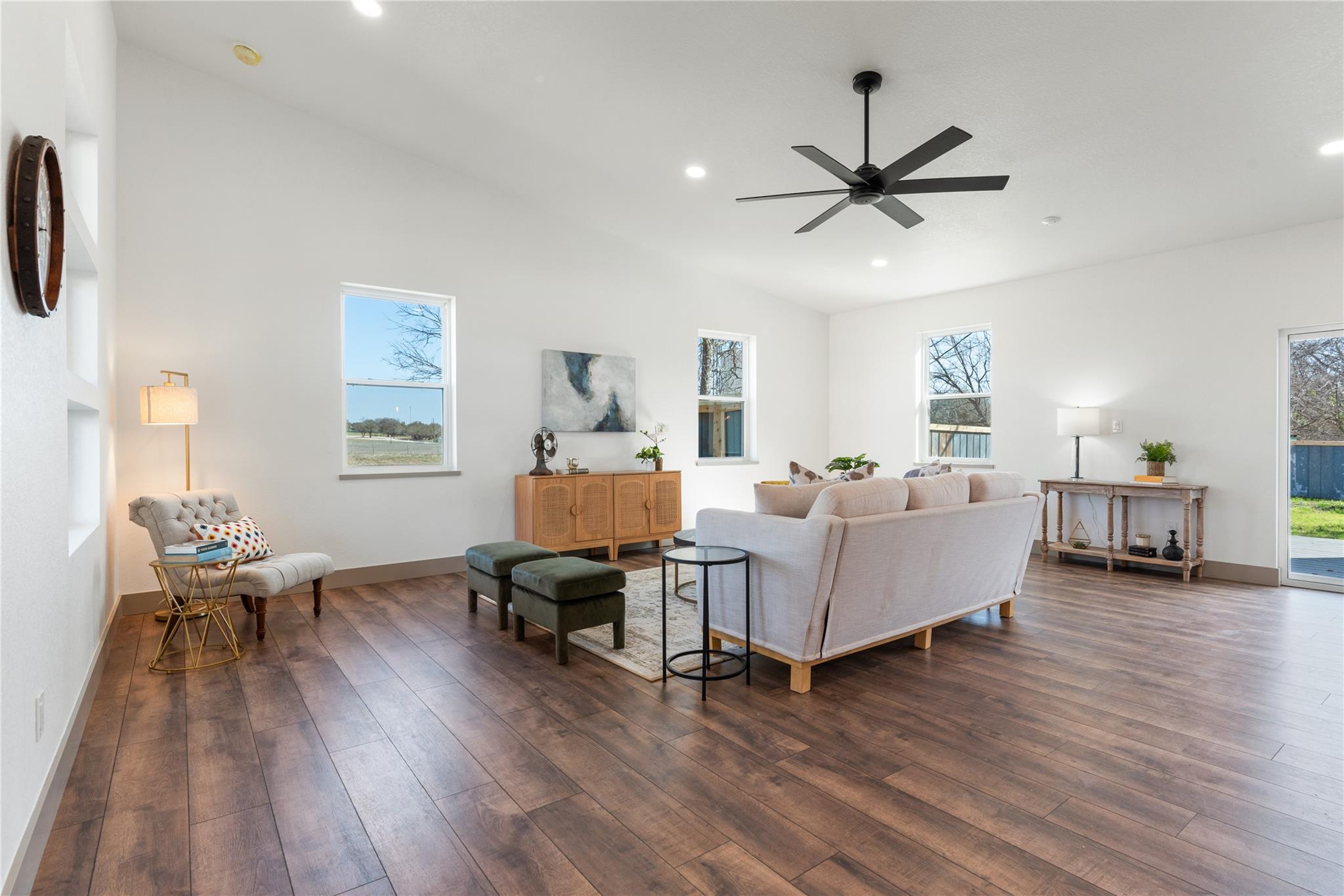 204 N Avenue J, Johnson City, TX 78636