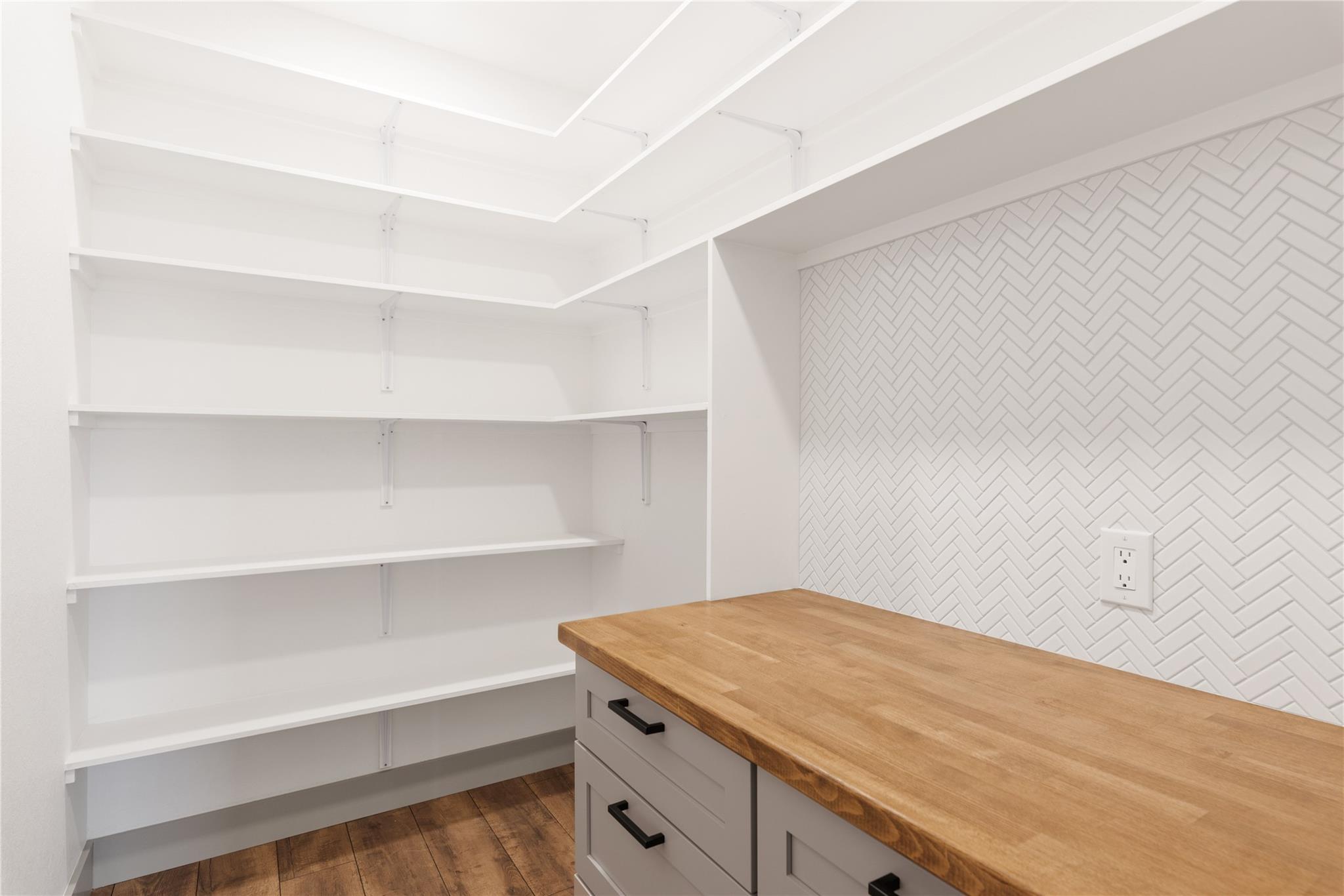 204 N Avenue J, Johnson City, TX 78636